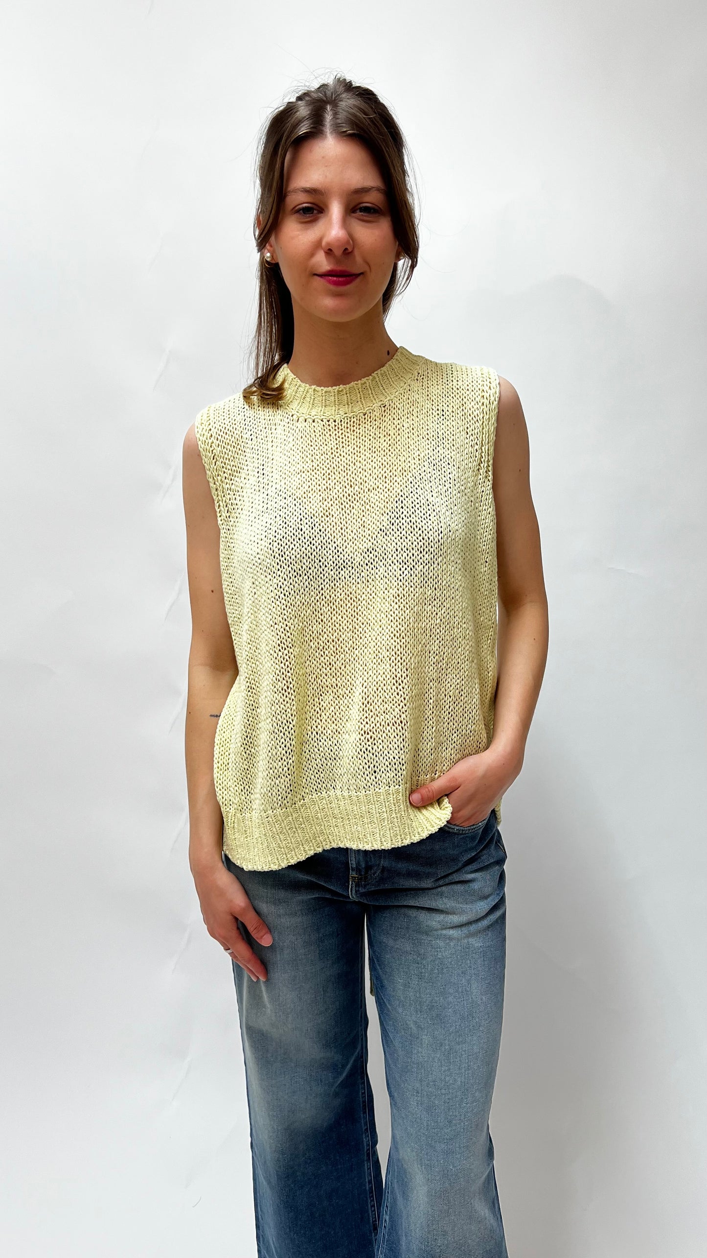 https://admin.shopify.com/store/gulieshop/products/15400666661213#:~:text=https%3A//www.gulieshop.it%20%E2%80%BA%20products%20%E2%80%BA%20r%2Dcollina%2Dgilet%2Din%2Dfilo%2Db41018