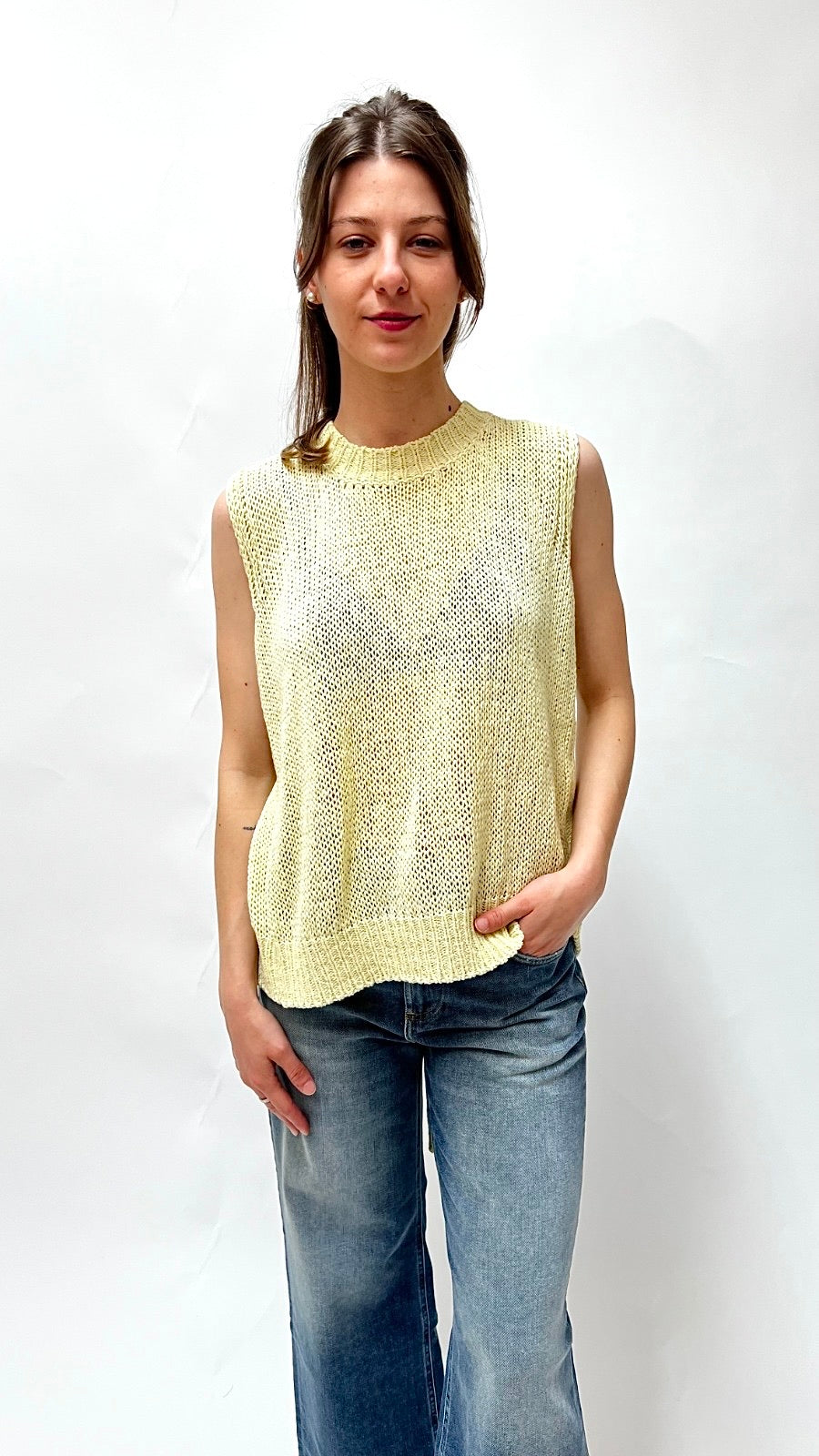https://admin.shopify.com/store/gulieshop/products/15400666661213#:~:text=https%3A//www.gulieshop.it%20%E2%80%BA%20products%20%E2%80%BA%20r%2Dcollina%2Dgilet%2Din%2Dfilo%2Db41018