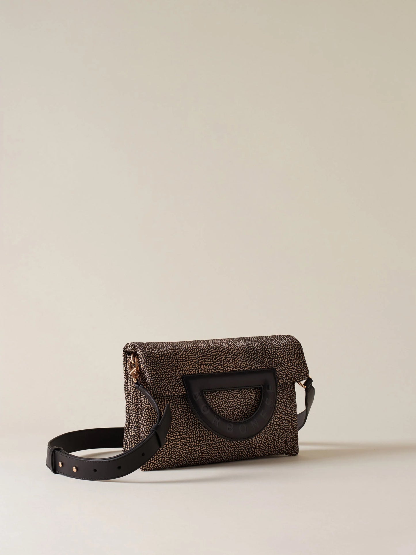 https://admin.shopify.com/store/gulieshop/products/15039631917405#:~:text=https%3A//www.gulieshop.it%20%E2%80%BA%20products%20%E2%80%BA%20borbonese%2Dborsa%2Dpiatta%2Dcon%2Dtracolla%2D91010047i15%2D1
