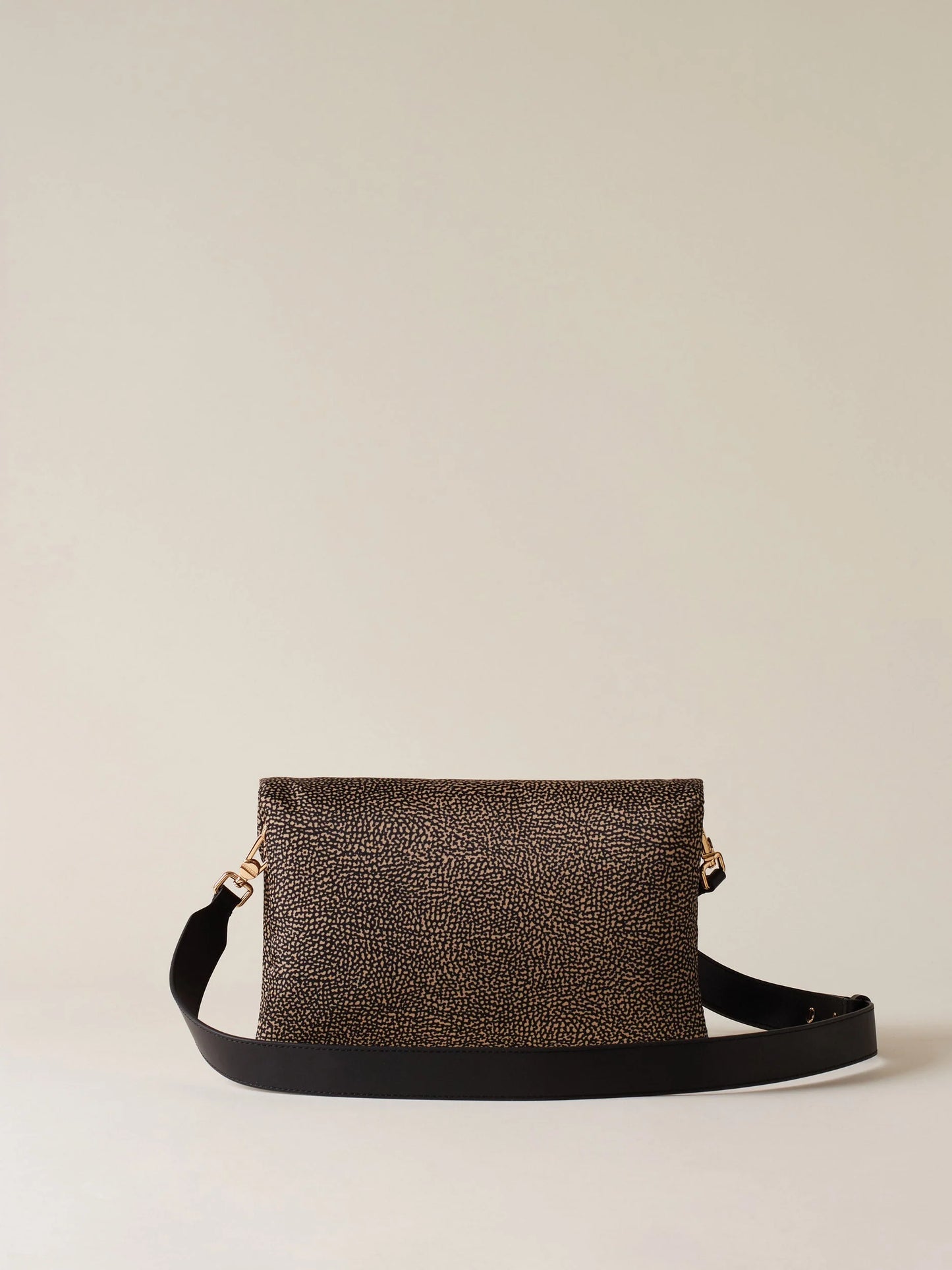 https://admin.shopify.com/store/gulieshop/products/15039631917405#:~:text=https%3A//www.gulieshop.it%20%E2%80%BA%20products%20%E2%80%BA%20borbonese%2Dborsa%2Dpiatta%2Dcon%2Dtracolla%2D91010047i15%2D1