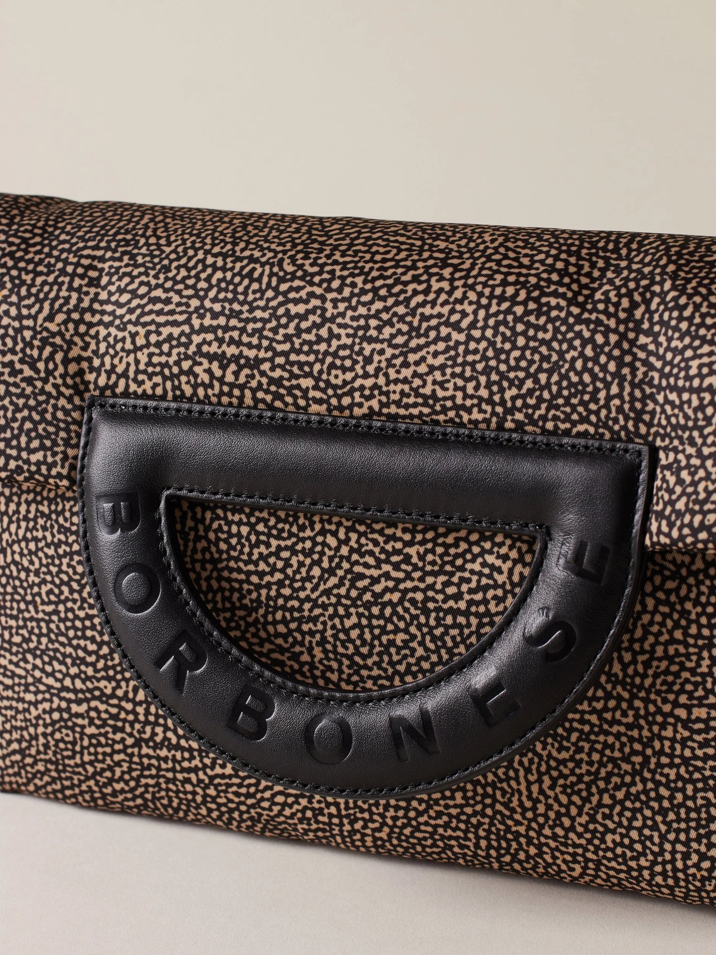 https://admin.shopify.com/store/gulieshop/products/15039631917405#:~:text=https%3A//www.gulieshop.it%20%E2%80%BA%20products%20%E2%80%BA%20borbonese%2Dborsa%2Dpiatta%2Dcon%2Dtracolla%2D91010047i15%2D1