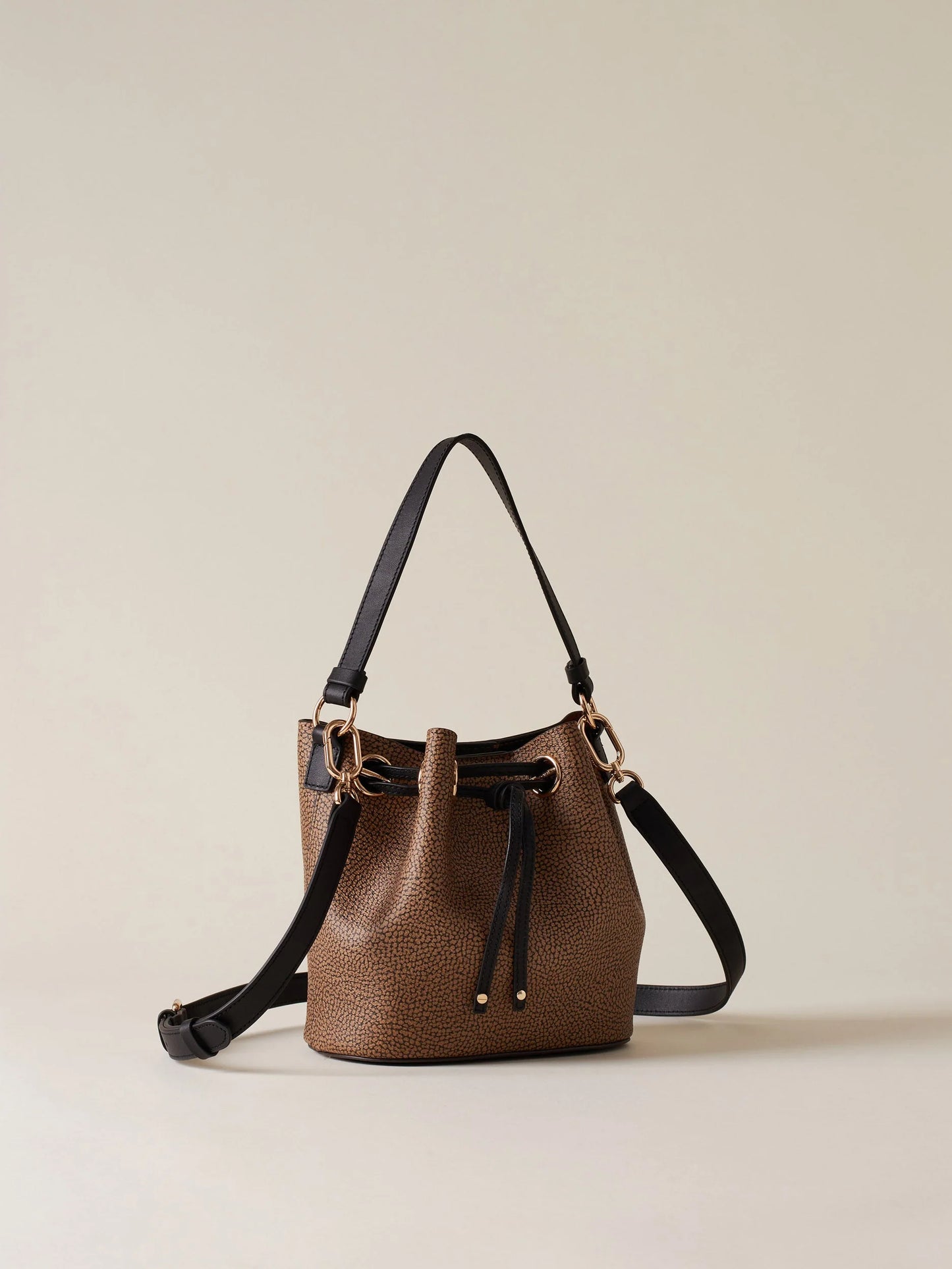 https://admin.shopify.com/store/gulieshop/products/15391808684381#:~:text=https%3A//www.gulieshop.it%20%E2%80%BA%20products%20%E2%80%BA%20borbonese%2Dborsa%2Dsecchiello%2D910100570023