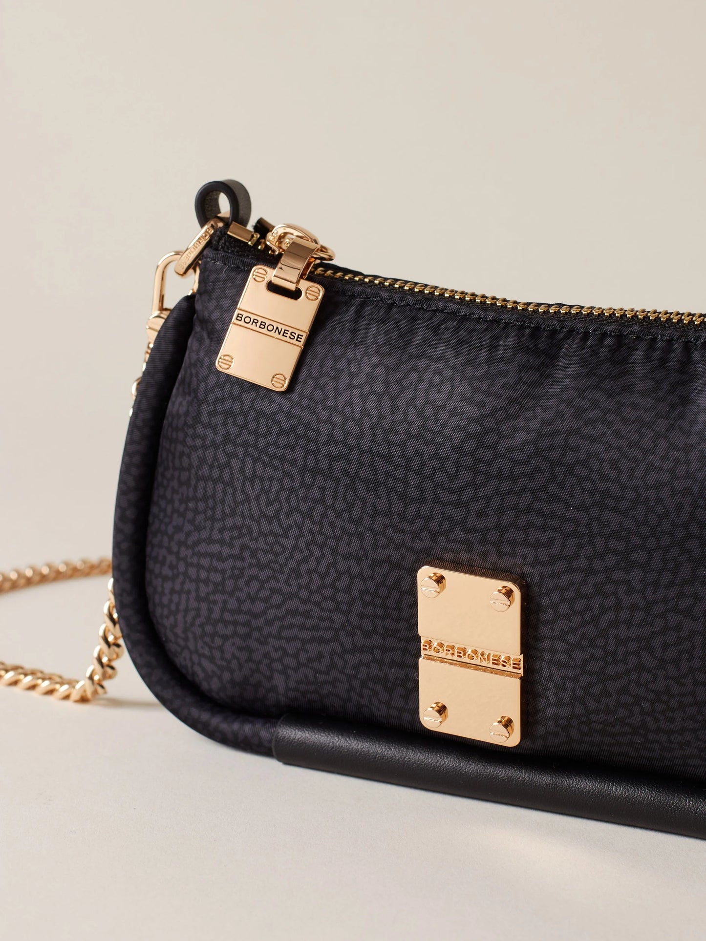 https://admin.shopify.com/store/gulieshop/products/15391808651613#:~:text=https%3A//www.gulieshop.it%20%E2%80%BA%20products%20%E2%80%BA%20borbonese%2Dmini%2Dborsa%2Din%2Dtessuto%2D91020008i15%2D3