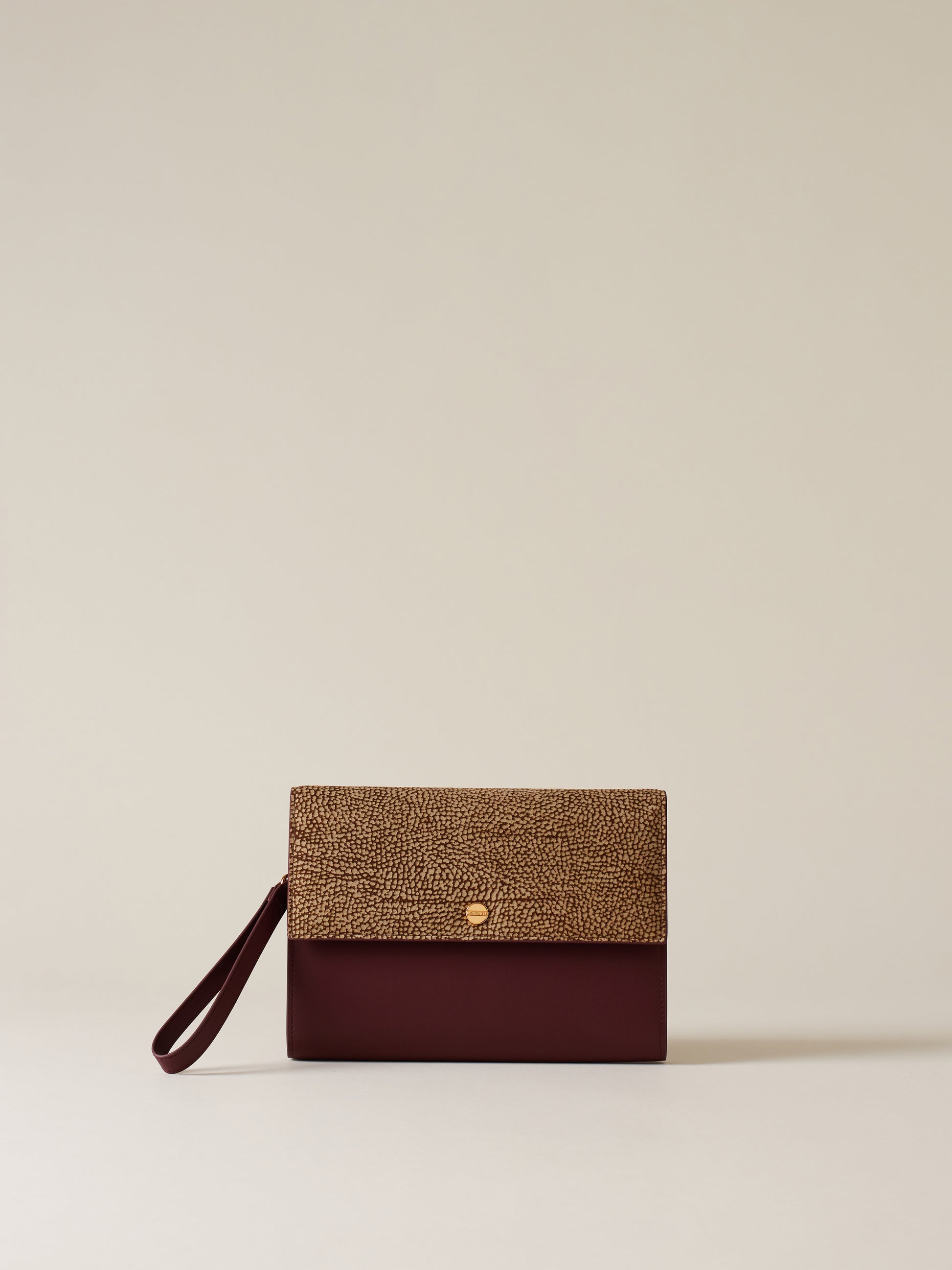 https://admin.shopify.com/store/gulieshop/products/15491901391197#:~:text=https%3A//www.gulieshop.it%20%E2%80%BA%20products%20%E2%80%BA%20borbonese%2Dbusta%2Din%2Dpelle%2D91010037%2D433