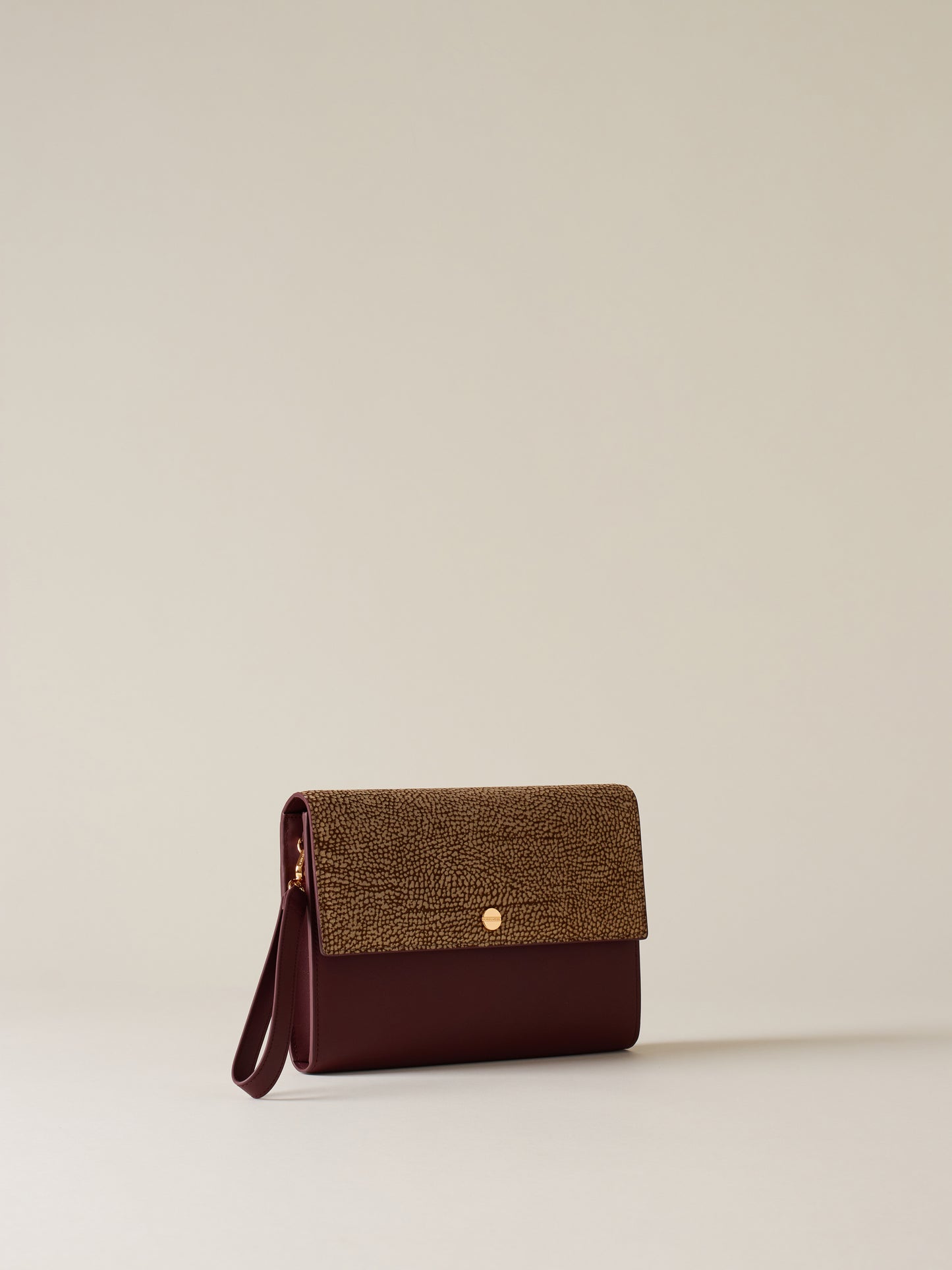 https://admin.shopify.com/store/gulieshop/products/15491901391197#:~:text=https%3A//www.gulieshop.it%20%E2%80%BA%20products%20%E2%80%BA%20borbonese%2Dbusta%2Din%2Dpelle%2D91010037%2D433