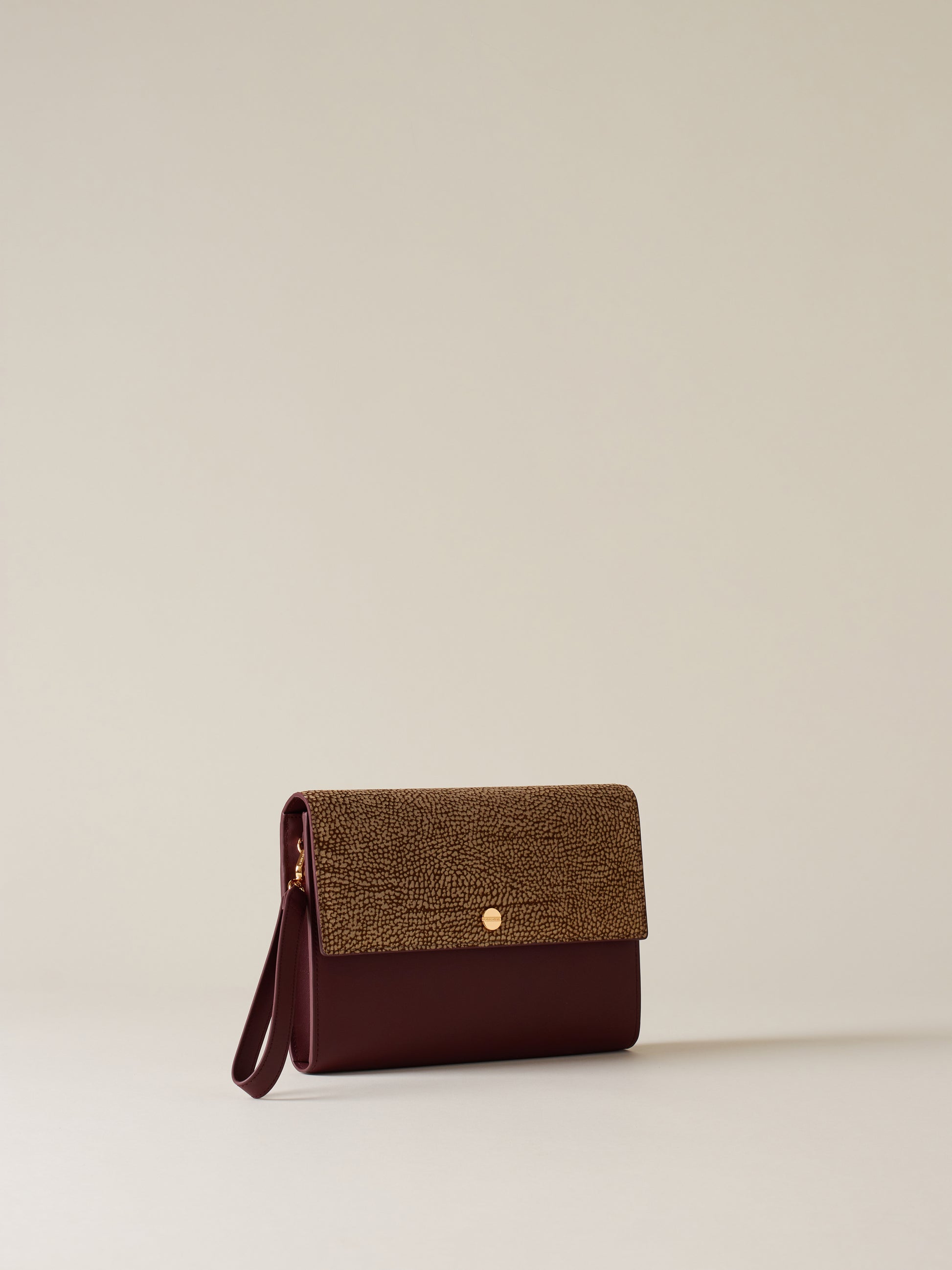 https://admin.shopify.com/store/gulieshop/products/15491901391197#:~:text=https%3A//www.gulieshop.it%20%E2%80%BA%20products%20%E2%80%BA%20borbonese%2Dbusta%2Din%2Dpelle%2D91010037%2D433