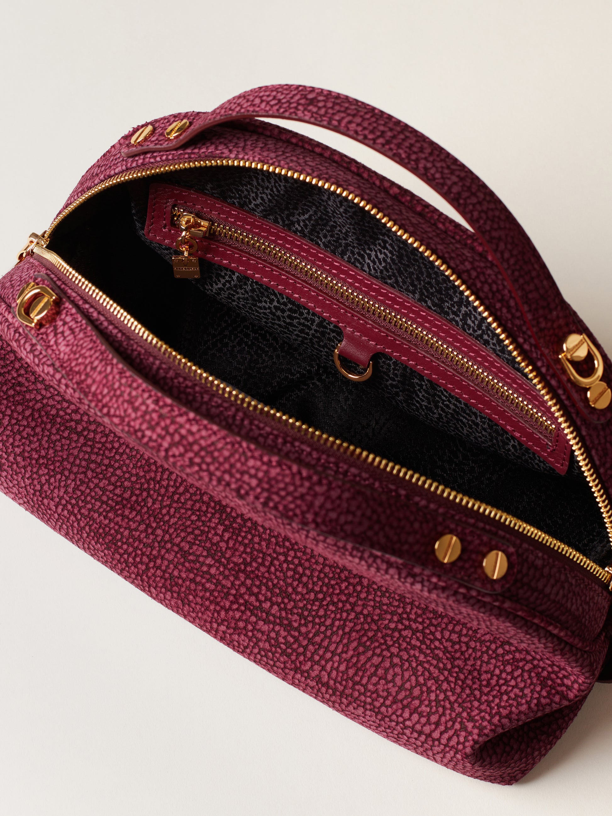 https://admin.shopify.com/store/gulieshop/products/15491900571997#:~:text=https%3A//www.gulieshop.it%20%E2%80%BA%20products%20%E2%80%BA%20borbonese%2Dborsa%2Dbauletto%2Dsexy%2D923329%2D684