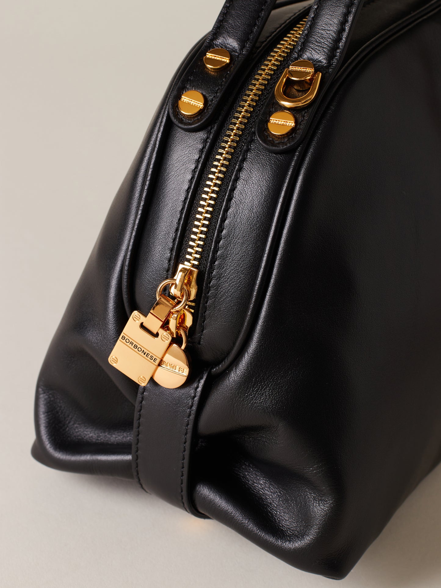 https://admin.shopify.com/store/gulieshop/products/15491901227357#:~:text=https%3A//www.gulieshop.it%20%E2%80%BA%20products%20%E2%80%BA%20borbonese%2Dborsa%2Dmodello%2Dbauletto%2Dsexy%2D923329%2Dal6%2D1