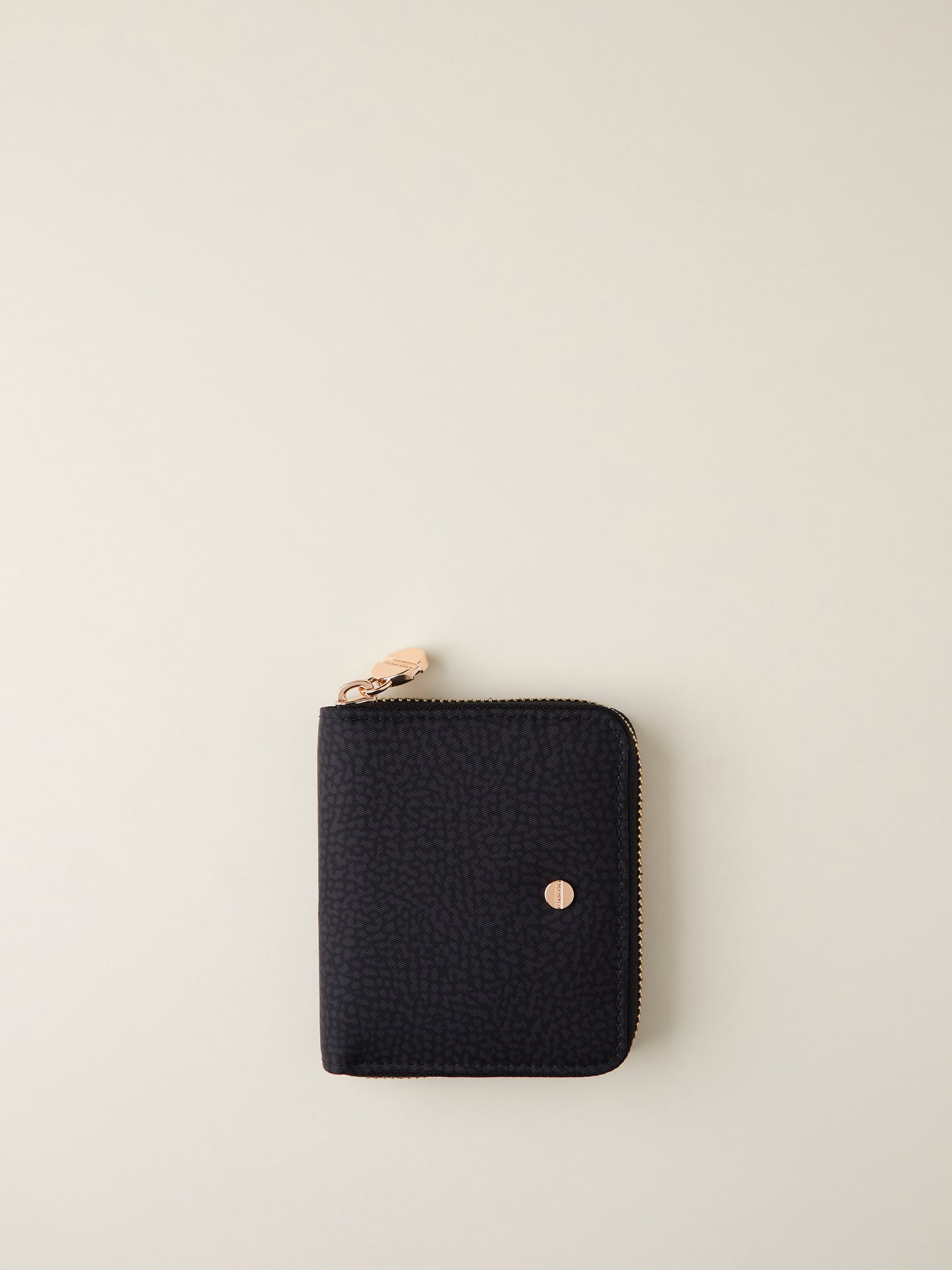 https://admin.shopify.com/store/gulieshop/products/15491902112093#:~:text=https%3A//www.gulieshop.it%20%E2%80%BA%20products%20%E2%80%BA%20borbonese%2Dportafoglio%2Dcon%2Dzip%2D930156%2Di15