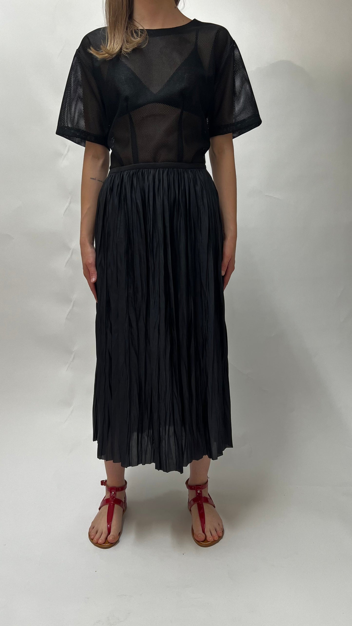 https://admin.shopify.com/store/gulieshop/products/15400666562909#:~:text=https%3A//www.gulieshop.it%20%E2%80%BA%20products%20%E2%80%BA%20r%2Dcollina%2Dgonna%2Dmidi%2Dplisse%2Db57067%2D1
