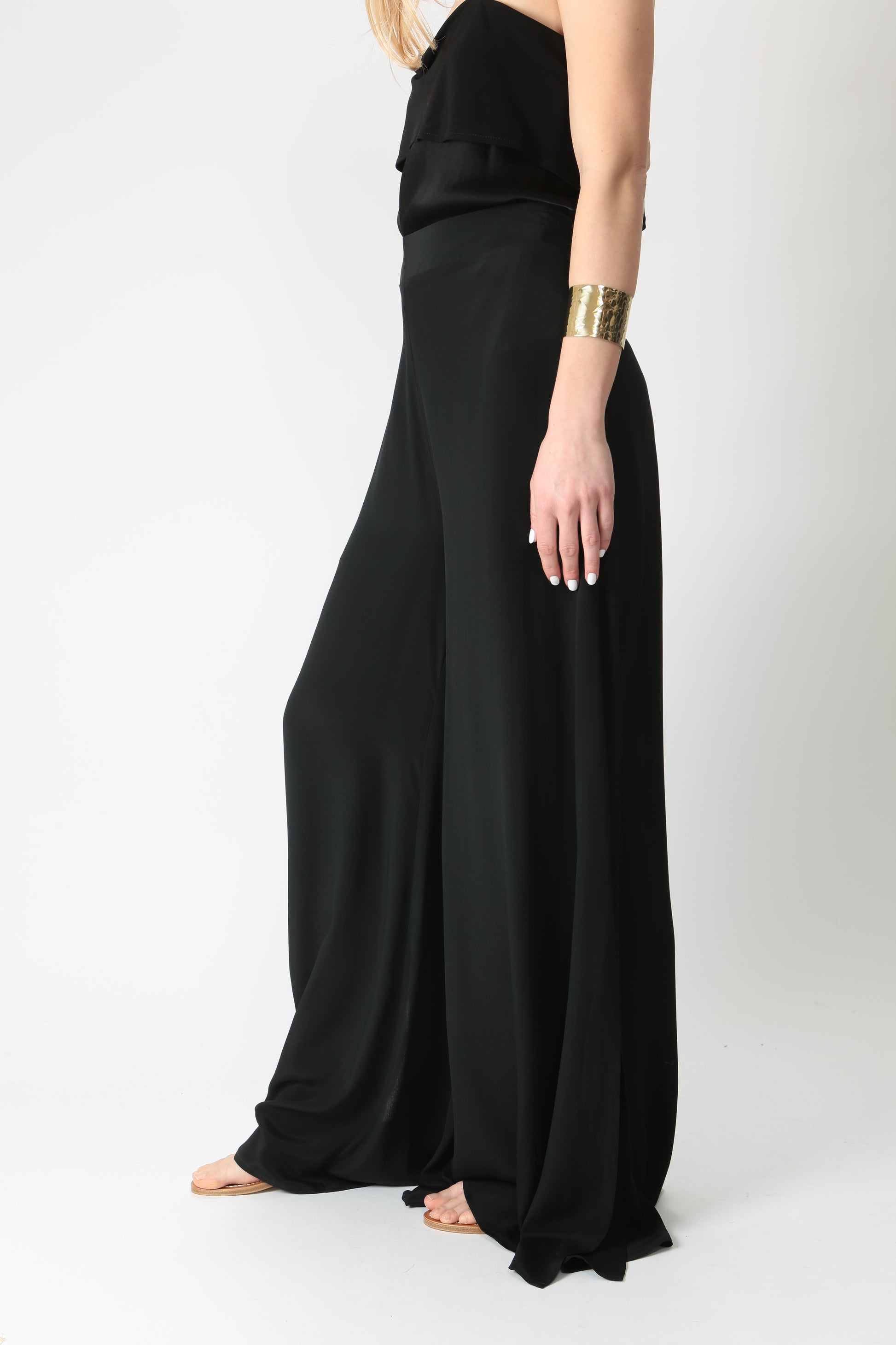 https://admin.shopify.com/store/gulieshop/products/9114937950557#:~:text=Invia-,Ottod%27ame%20Pantalone%20ampio%20in%20misto%20seta%20DP9522,-Contenuto%20multimediale%201