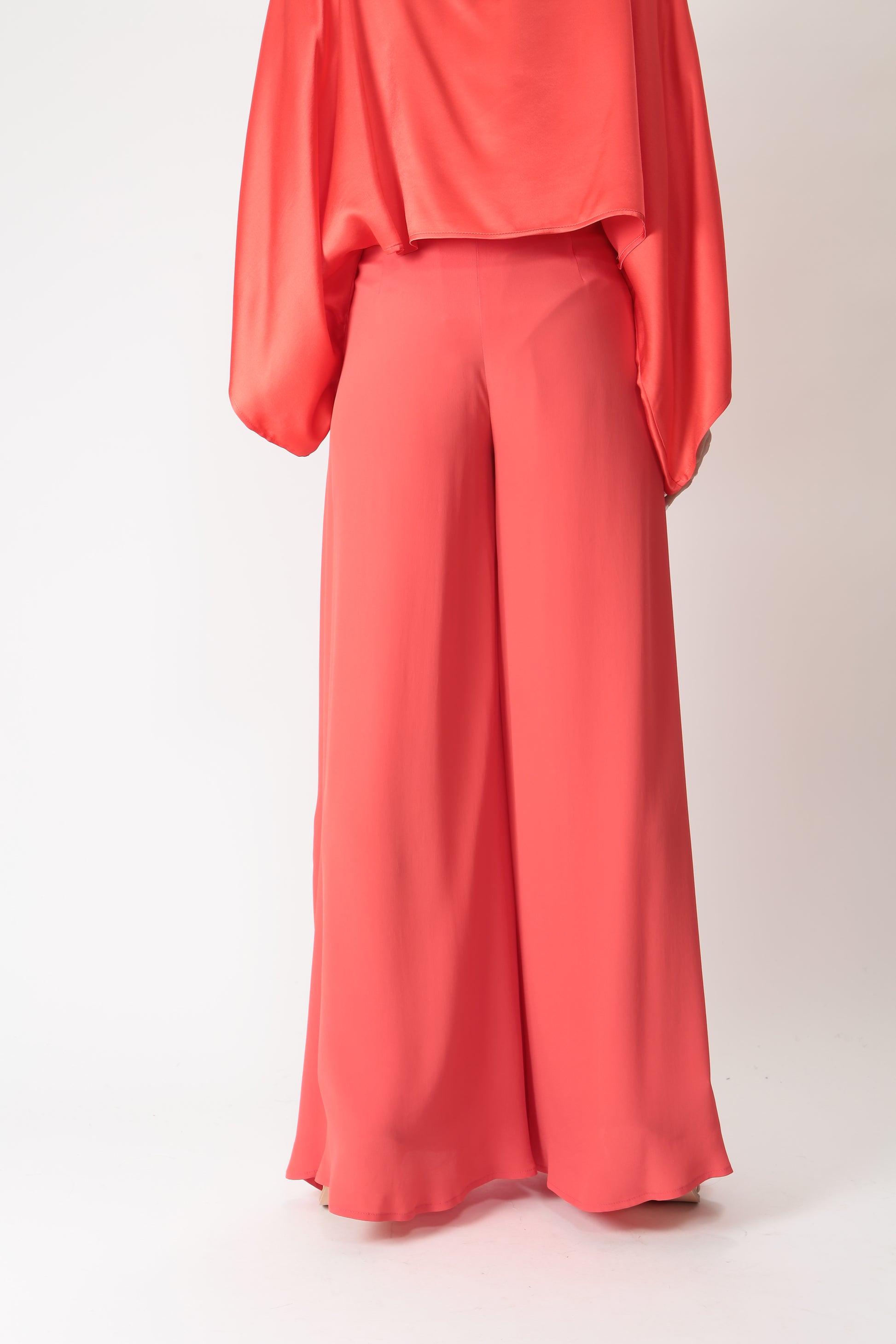 https://admin.shopify.com/store/gulieshop/products/9114938016093#:~:text=Invia-,Ottod%27ame%20Pantalone%20ampio%20in%20misto%20seta%20DP9522,-Contenuto%20multimediale%201