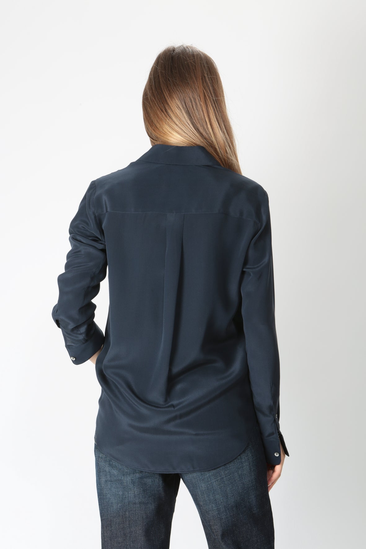 https://admin.shopify.com/store/gulieshop/products/9877532246365#:~:text=https%3A//www.gulieshop.it%20%E2%80%BA%20products%20%E2%80%BA%20camicetta%2Dsnob%2Dcamicia%2Din%2Dseta%2D31307%2D879