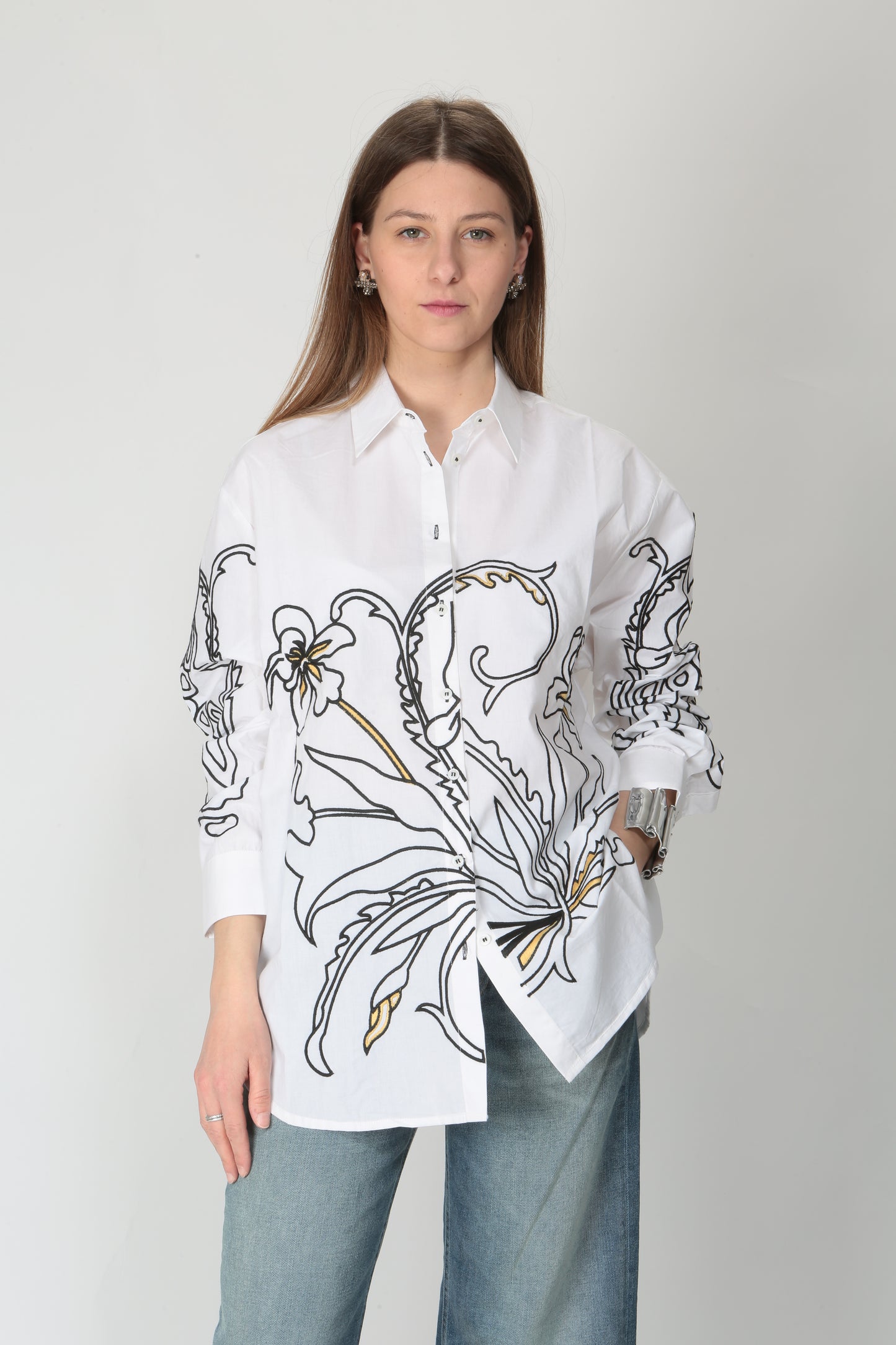 https://admin.shopify.com/store/gulieshop/products/15359827673437#:~:text=https%3A//www.gulieshop.it%20%E2%80%BA%20products%20%E2%80%BA%20ordito%2Dcamicia%2Dricamata%2Doversize%2Dvittoria