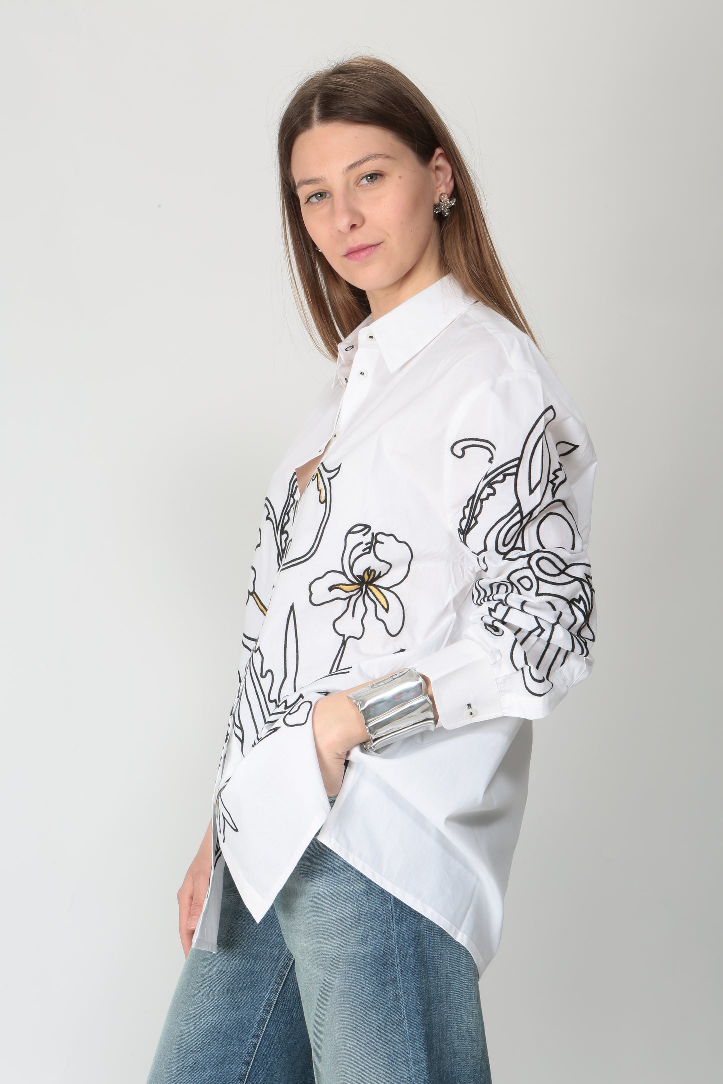 https://admin.shopify.com/store/gulieshop/products/15359827673437#:~:text=https%3A//www.gulieshop.it%20%E2%80%BA%20products%20%E2%80%BA%20ordito%2Dcamicia%2Dricamata%2Doversize%2Dvittoria