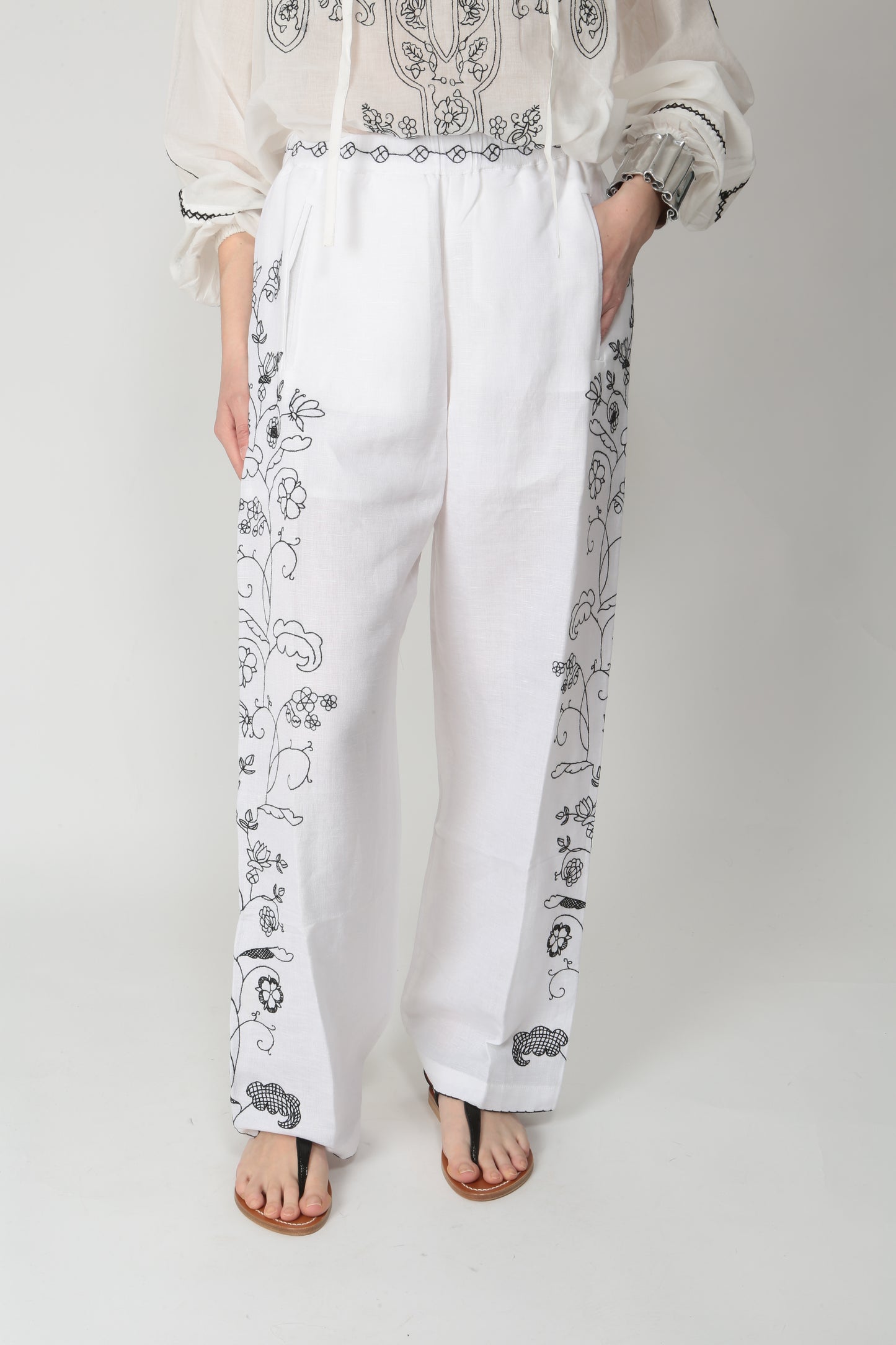 https://admin.shopify.com/store/gulieshop/products/15359827837277#:~:text=https%3A//www.gulieshop.it%20%E2%80%BA%20products%20%E2%80%BA%20ordito%2Dpantalone%2Dricamato%2Dgiada