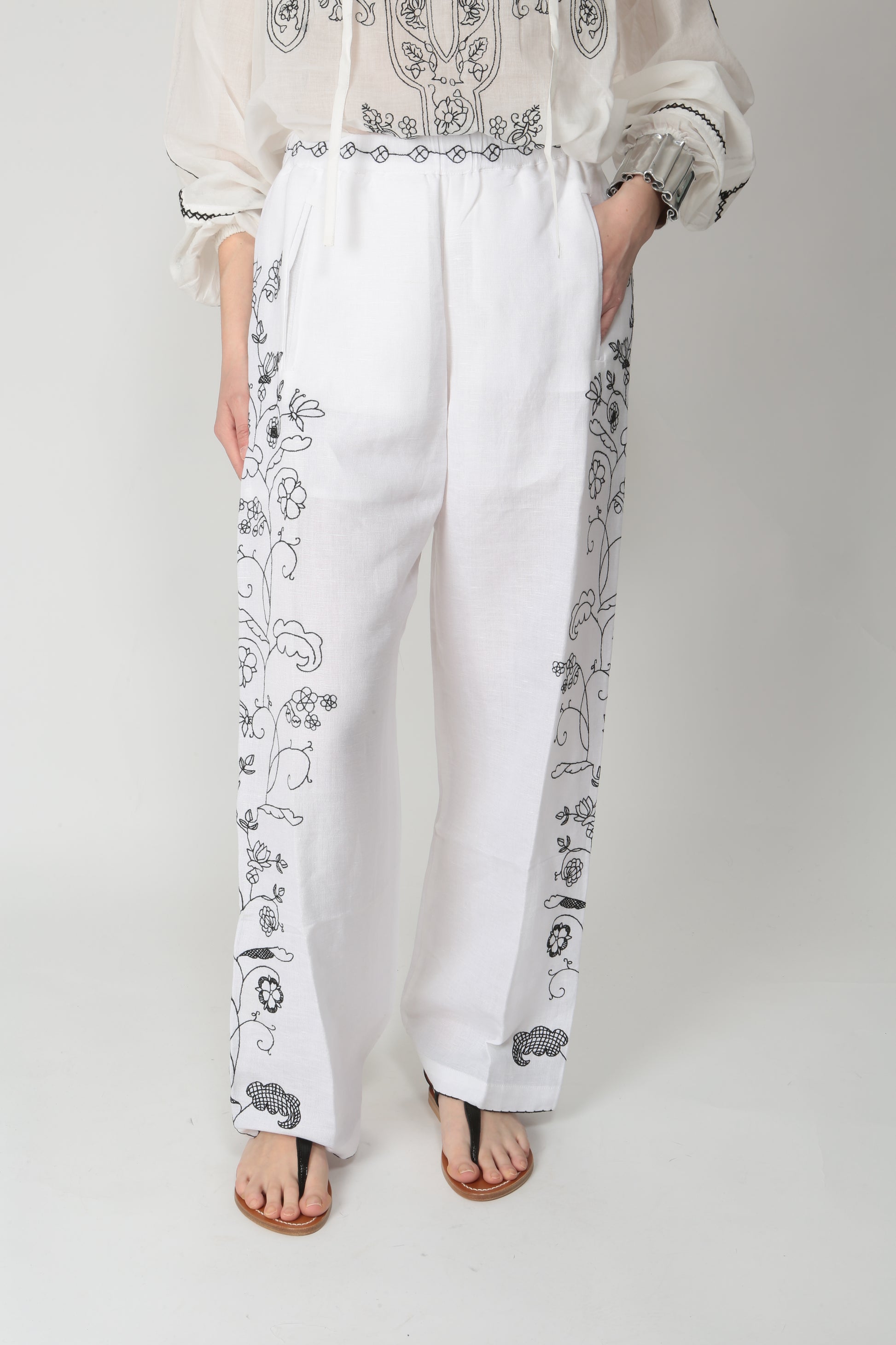 https://admin.shopify.com/store/gulieshop/products/15359827837277#:~:text=https%3A//www.gulieshop.it%20%E2%80%BA%20products%20%E2%80%BA%20ordito%2Dpantalone%2Dricamato%2Dgiada