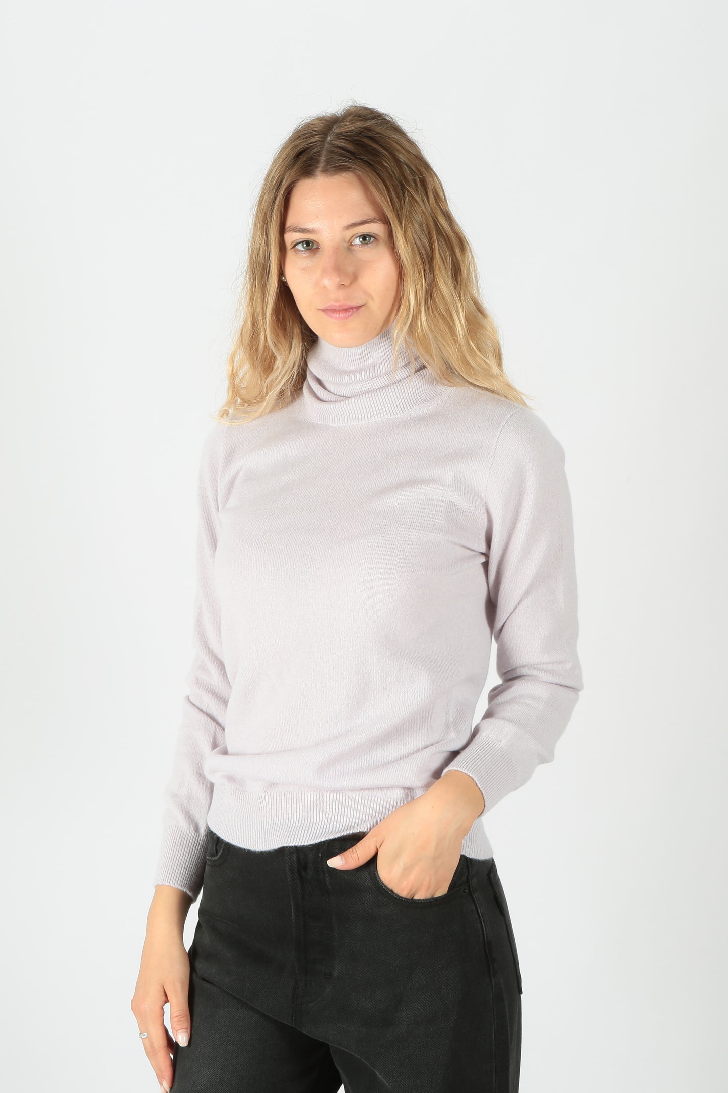 https://admin.shopify.com/store/gulieshop/products/8524865372509#:~:text=Invia-,Kangra%20Dolcevita%20lana%20e%20cachemire%20W4%20A%207511%2005,-Contenuto%20multimediale%201