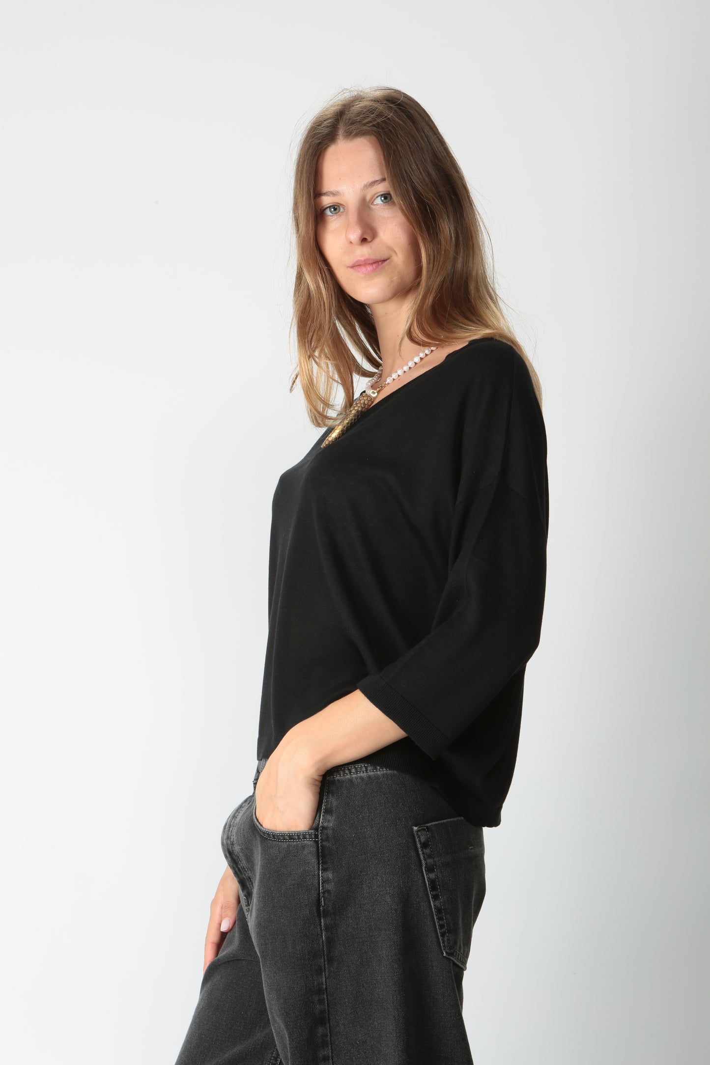 https://admin.shopify.com/store/gulieshop/products/9791604982109#:~:text=https%3A//www.gulieshop.it%20%E2%80%BA%20products%20%E2%80%BA%20kangra%2Dmaglia%2Dscollo%2Da%2Dv%2Dw5a%2D9996%2D78