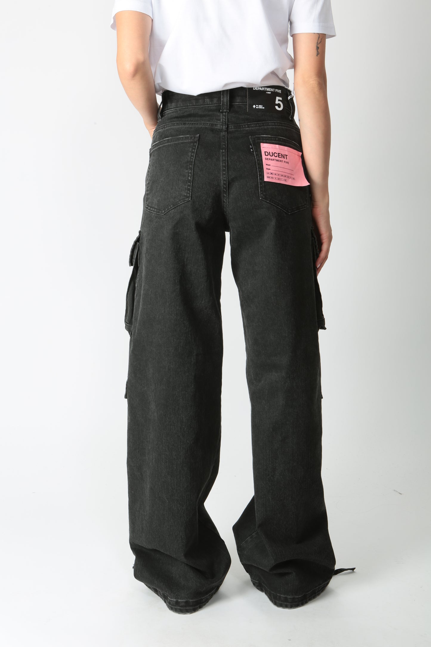 https://admin.shopify.com/store/gulieshop/products/9828219093341#:~:text=https%3A//www.gulieshop.it%20%E2%80%BA%20prodotti%20%E2%80%BA%20department%2D5%2Djeans%2Dcargo%2Dducent%2Ddp55849d2ds0059369