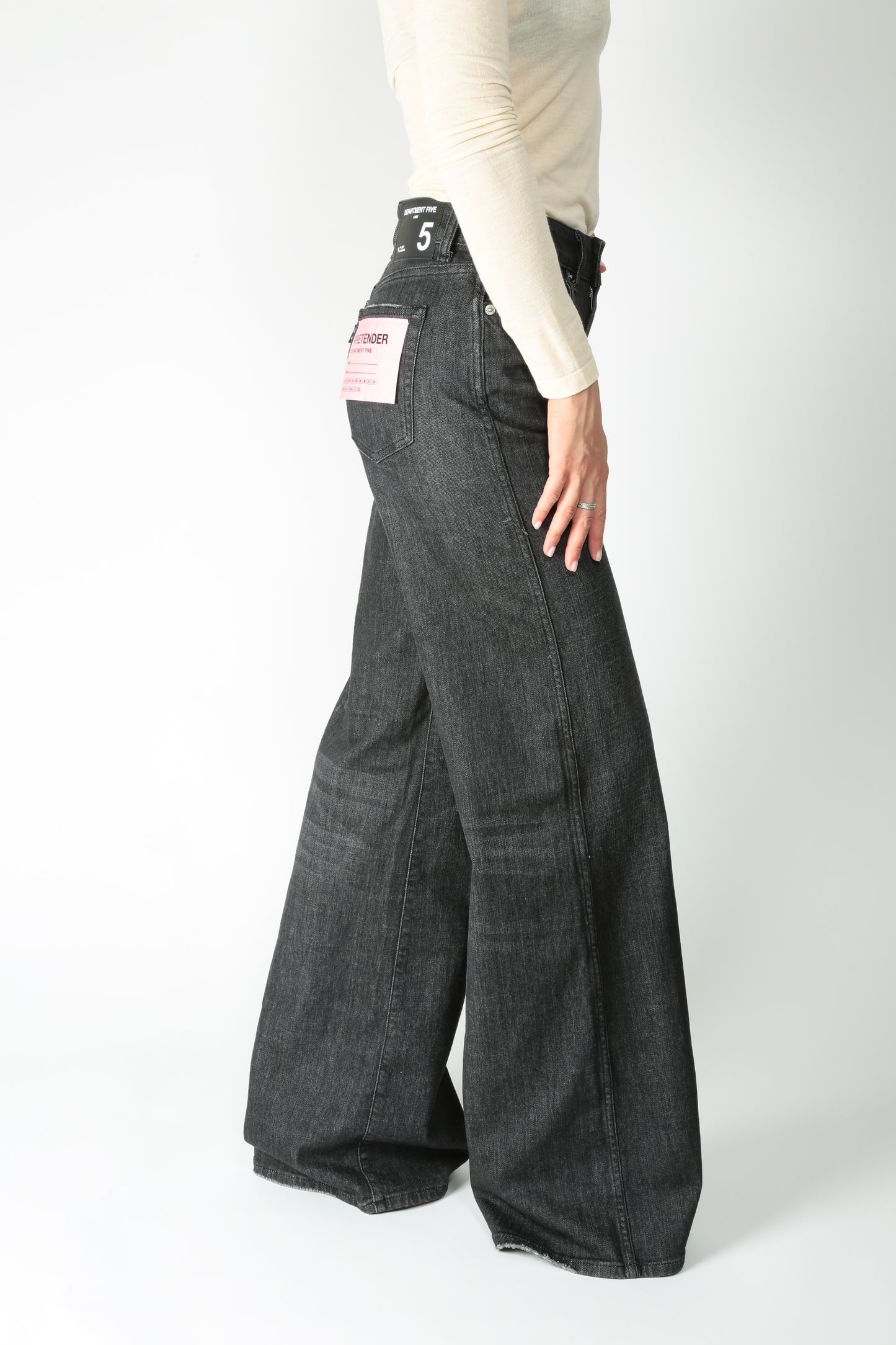 https://admin.shopify.com/store/gulieshop/products/15576296653149#:~:text=https%3A//www.gulieshop.it%20%E2%80%BA%20products%20%E2%80%BA%20department%2D5%2Djeans%2Dgamba%2Dampia%2Dpretender%2Ddp52551d2ds0017330