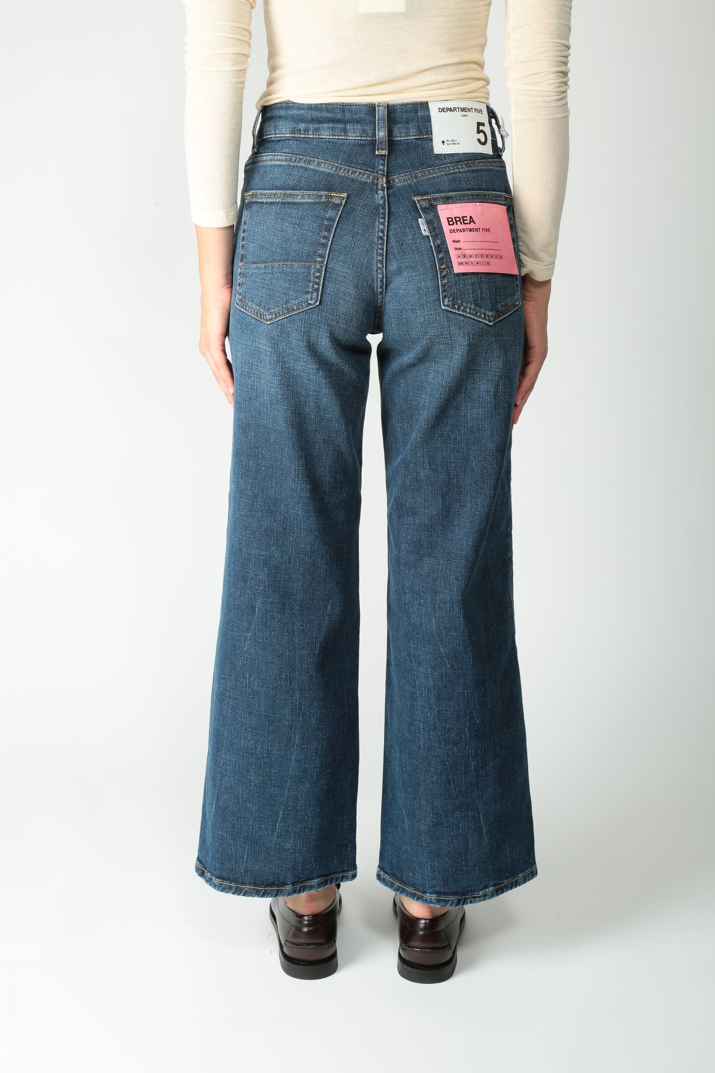 https://admin.shopify.com/store/gulieshop/products/15576296522077#:~:text=https%3A//www.gulieshop.it%20%E2%80%BA%20products%20%E2%80%BA%20department%2D5%2Djeans%2Dculotte%2Dbrea%2Ddp53551d2ts0182114