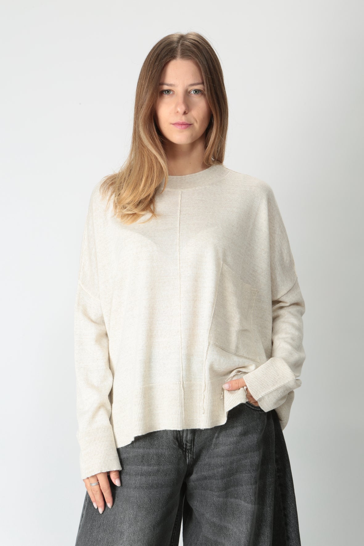 https://admin.shopify.com/store/gulieshop/products/9877532606813#:~:text=https%3A//www.gulieshop.it%20%E2%80%BA%20products%20%E2%80%BA%20jei%2Do%2Dmaglia%2Doversize%2Dmisto%2Dlana%2D4328