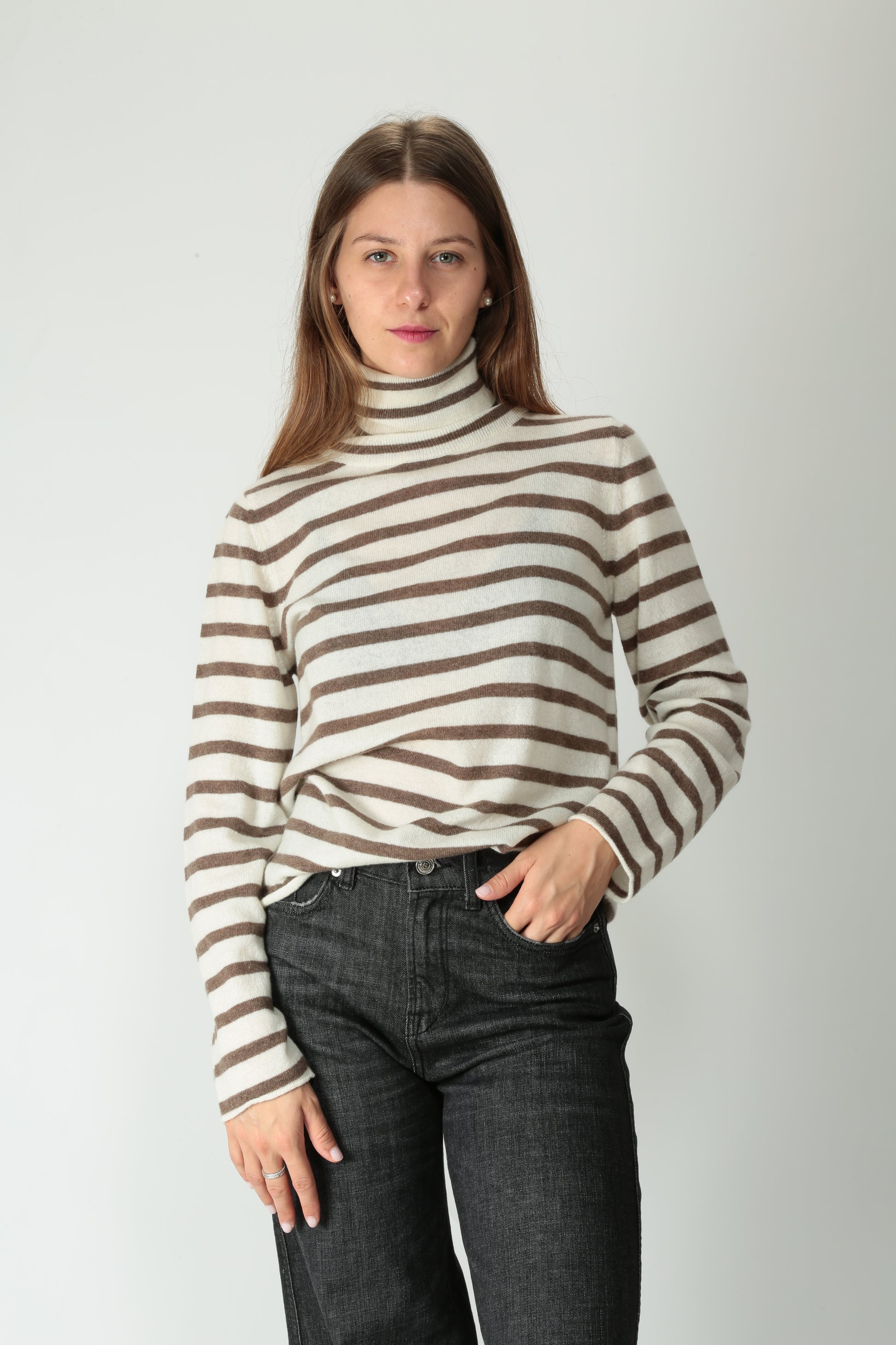 https://admin.shopify.com/store/gulieshop/products/15580039545181#:~:text=https%3A//www.gulieshop.it%20%E2%80%BA%20products%20%E2%80%BA%20solotre%2Ddolcevita%2Din%2Dlana%2De%2Dcachemire%2Dm3f0098