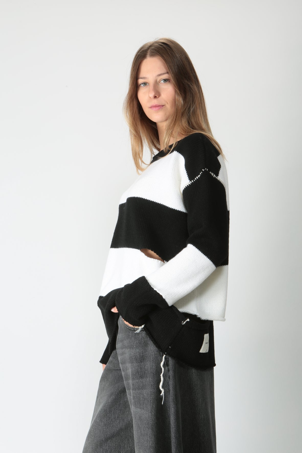 https://admin.shopify.com/store/gulieshop/products/9877533032797#:~:text=https%3A//www.gulieshop.it%20%E2%80%BA%20products%20%E2%80%BA%20jei%2Do%2Dmaglia%2Doversize%2Din%2Dmisto%2Dlana%2D4381