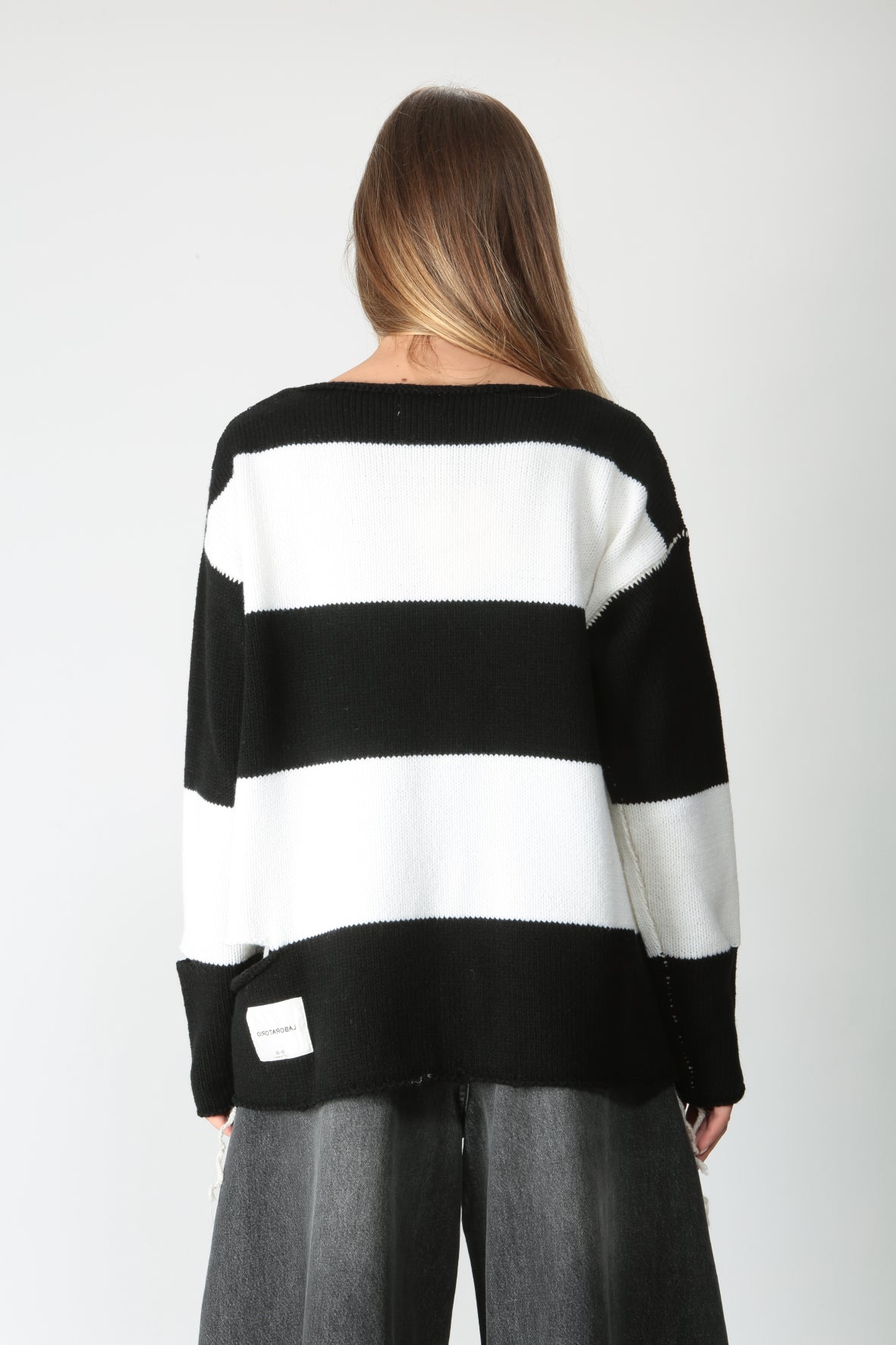 https://admin.shopify.com/store/gulieshop/products/9877533032797#:~:text=https%3A//www.gulieshop.it%20%E2%80%BA%20products%20%E2%80%BA%20jei%2Do%2Dmaglia%2Doversize%2Din%2Dmisto%2Dlana%2D4381