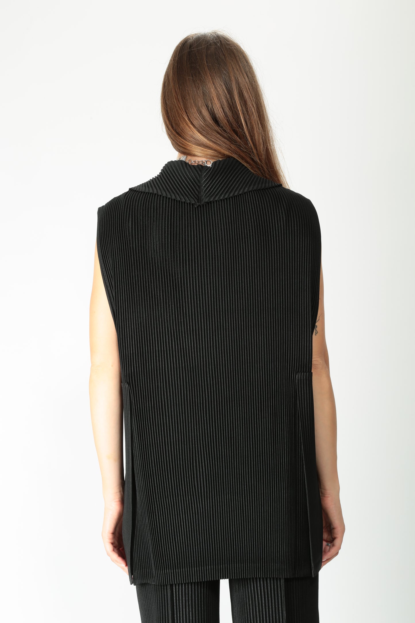 https://admin.shopify.com/store/gulieshop/products/15579496055133#:~:text=https%3A//www.gulieshop.it%20%E2%80%BA%20products%20%E2%80%BA%20meimeij%2Dgilet%2Dplisse%2Dm5fy19