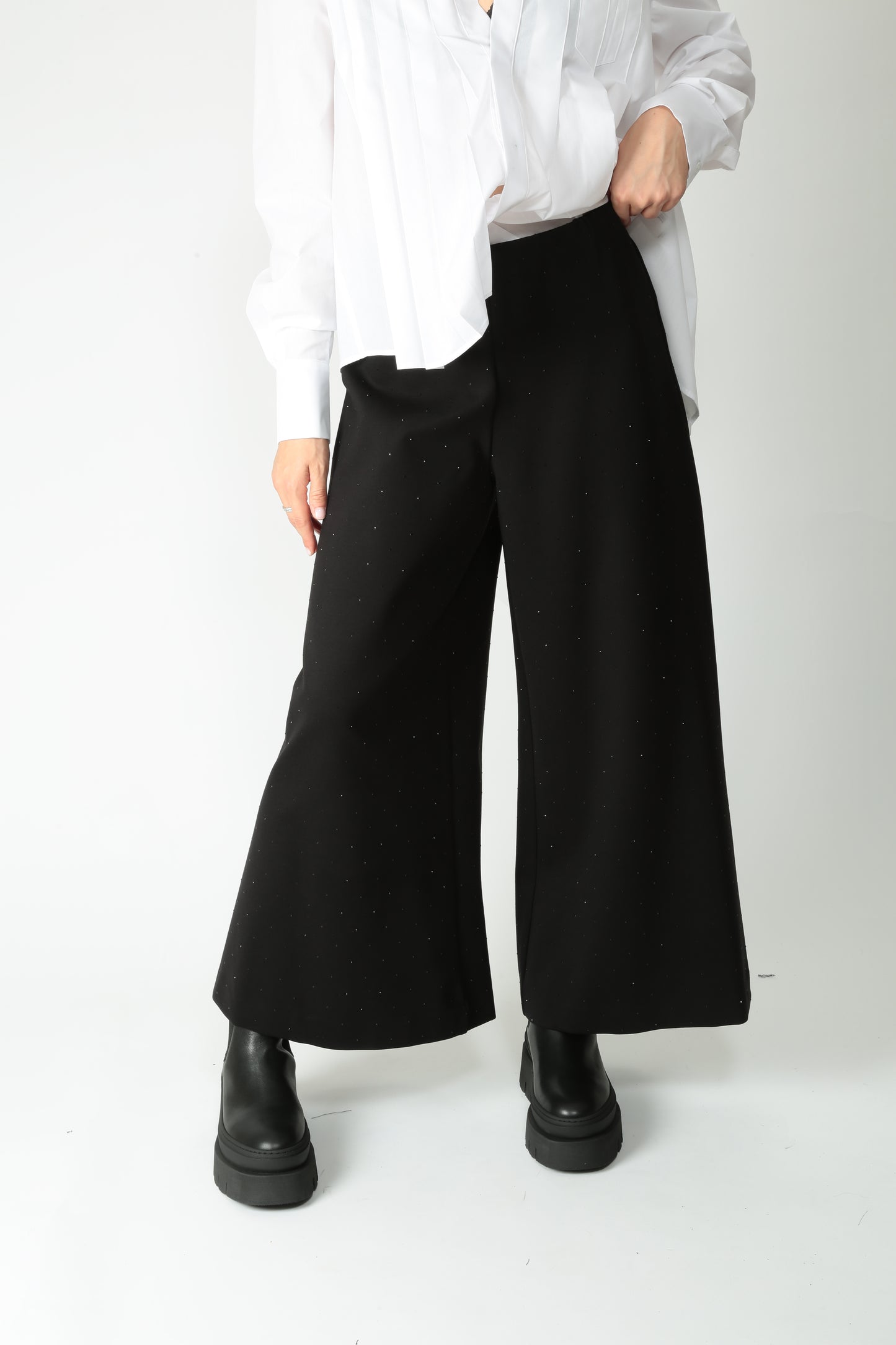 https://admin.shopify.com/store/gulieshop/products/15579496874333#:~:text=https%3A//www.gulieshop.it%20%E2%80%BA%20products%20%E2%80%BA%20meimeij%2Dpantalone%2Dcon%2Dstrass%2Dm5fc01
