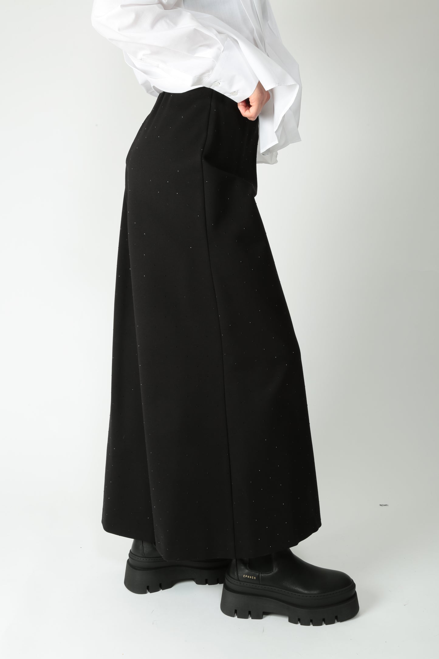 https://admin.shopify.com/store/gulieshop/products/15579496874333#:~:text=https%3A//www.gulieshop.it%20%E2%80%BA%20products%20%E2%80%BA%20meimeij%2Dpantalone%2Dcon%2Dstrass%2Dm5fc01