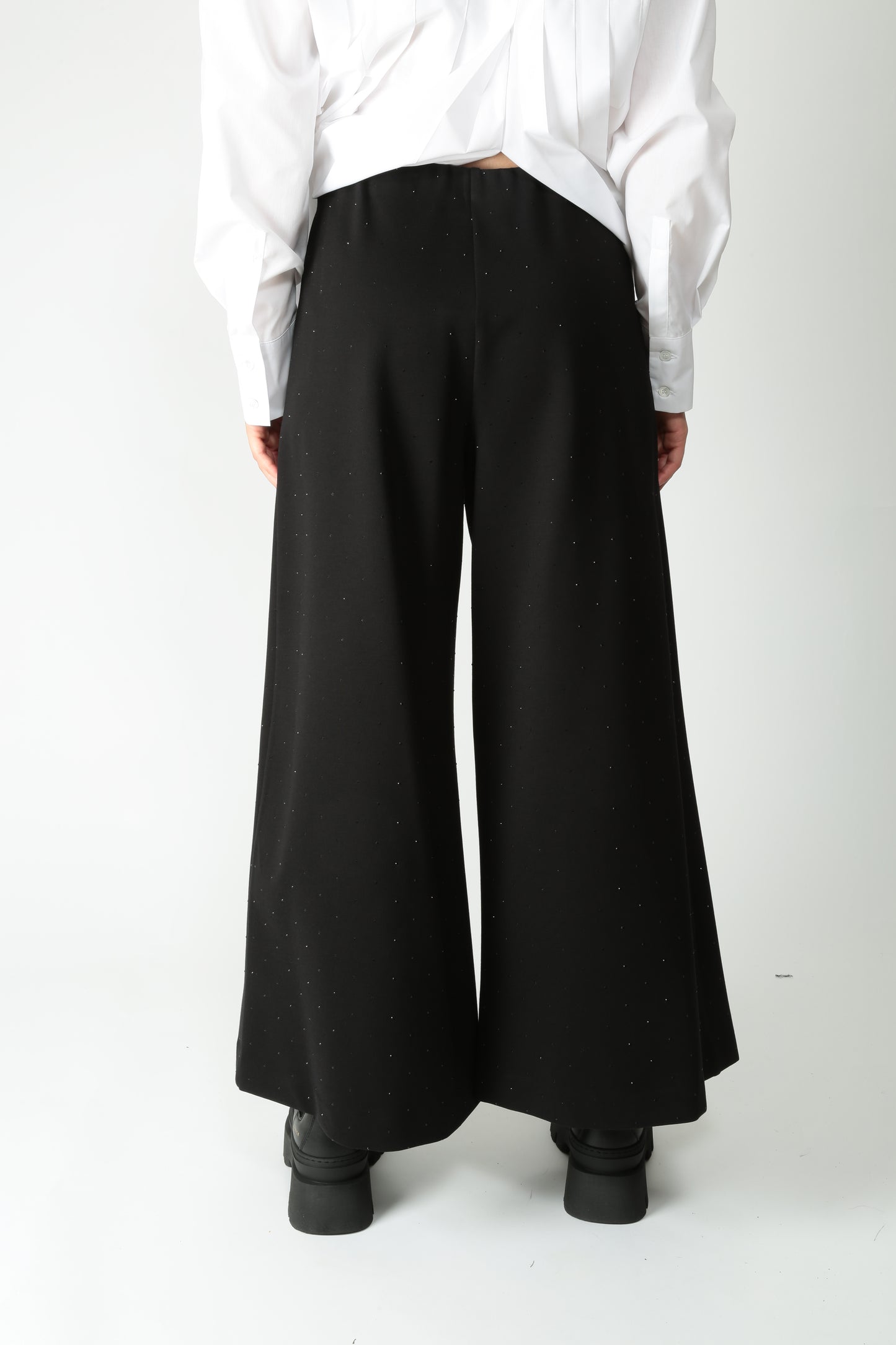 https://admin.shopify.com/store/gulieshop/products/15579496874333#:~:text=https%3A//www.gulieshop.it%20%E2%80%BA%20products%20%E2%80%BA%20meimeij%2Dpantalone%2Dcon%2Dstrass%2Dm5fc01