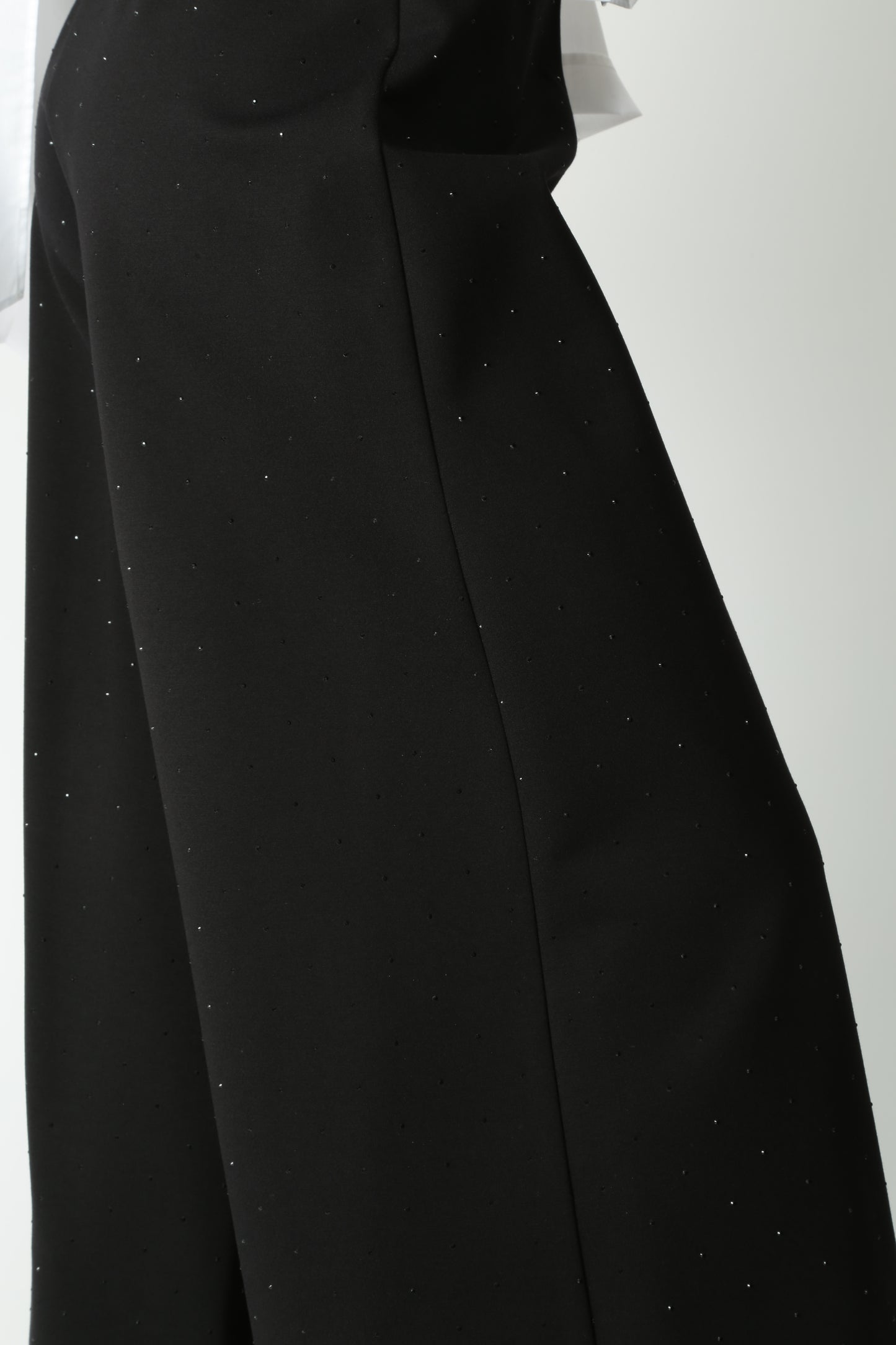 https://admin.shopify.com/store/gulieshop/products/15579496874333#:~:text=https%3A//www.gulieshop.it%20%E2%80%BA%20products%20%E2%80%BA%20meimeij%2Dpantalone%2Dcon%2Dstrass%2Dm5fc01