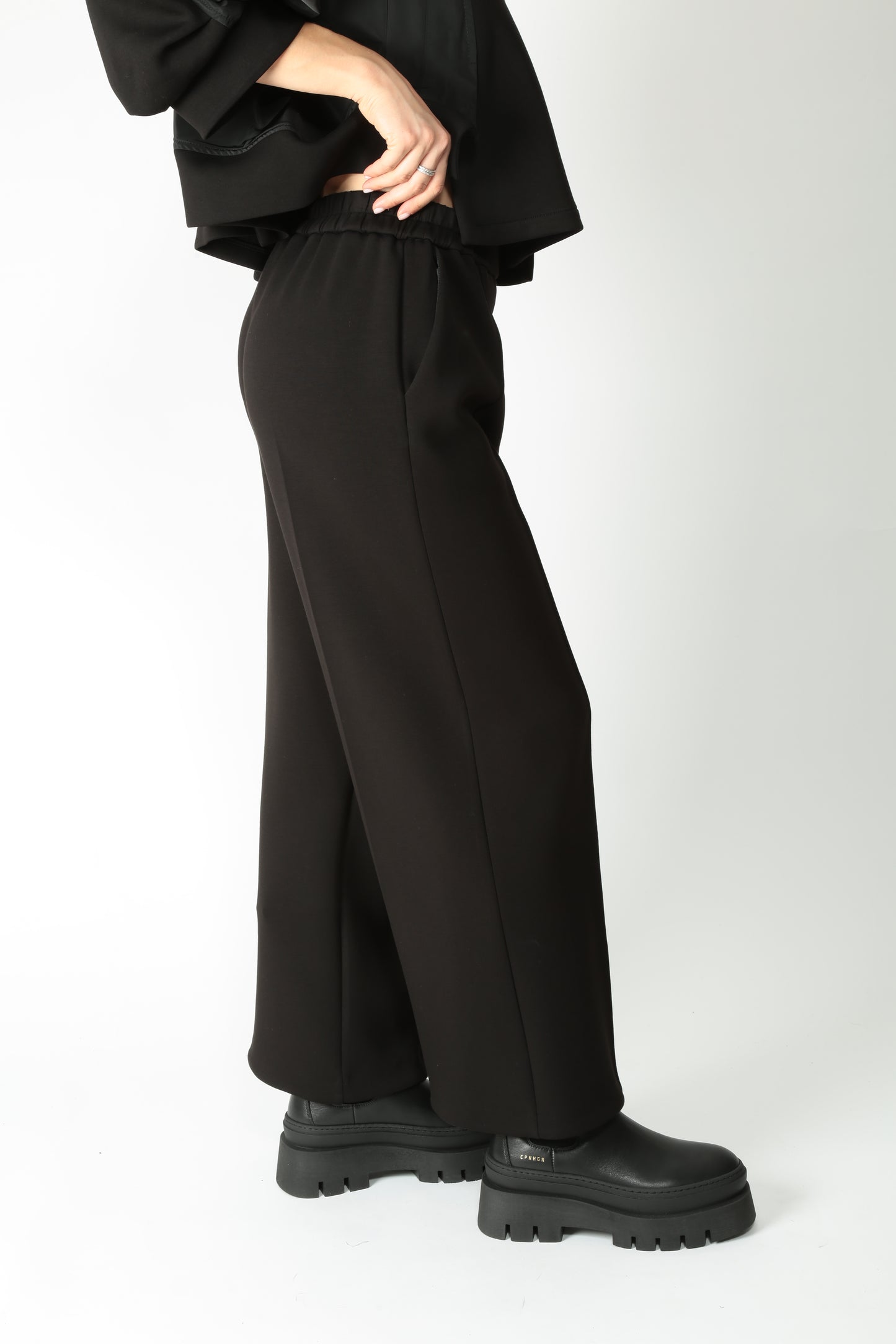 https://admin.shopify.com/store/gulieshop/products/15579497038173#:~:text=https%3A//www.gulieshop.it%20%E2%80%BA%20products%20%E2%80%BA%20meimeij%2Dpantalone%2Dampio%2Dm5fd12
