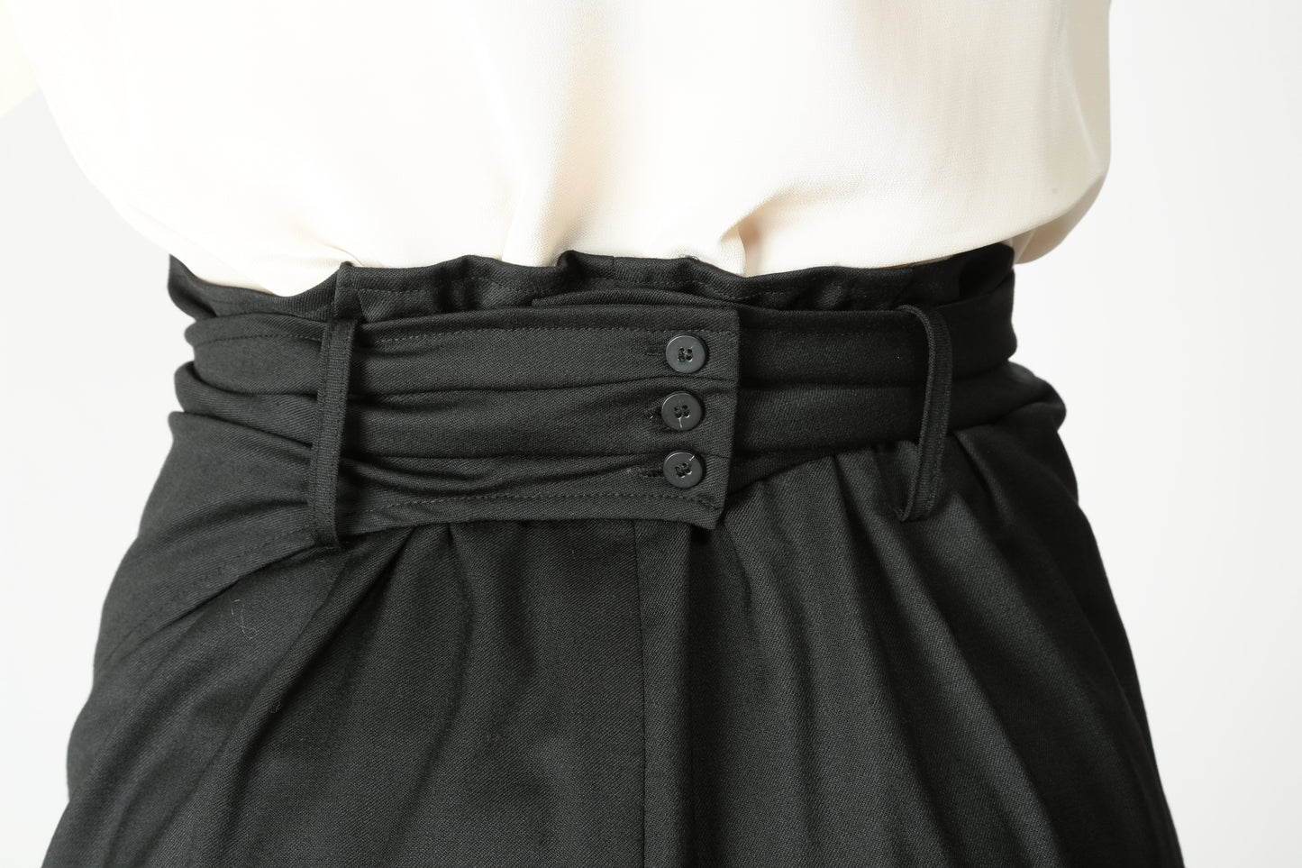 https://admin.shopify.com/store/gulieshop/products/15576519049565#:~:text=https%3A//www.gulieshop.it%20%E2%80%BA%20products%20%E2%80%BA%20tela%2Dgonna%2Da%2Dportafoglio%2Din%2Dlana%2Dtecnica%2Drolling