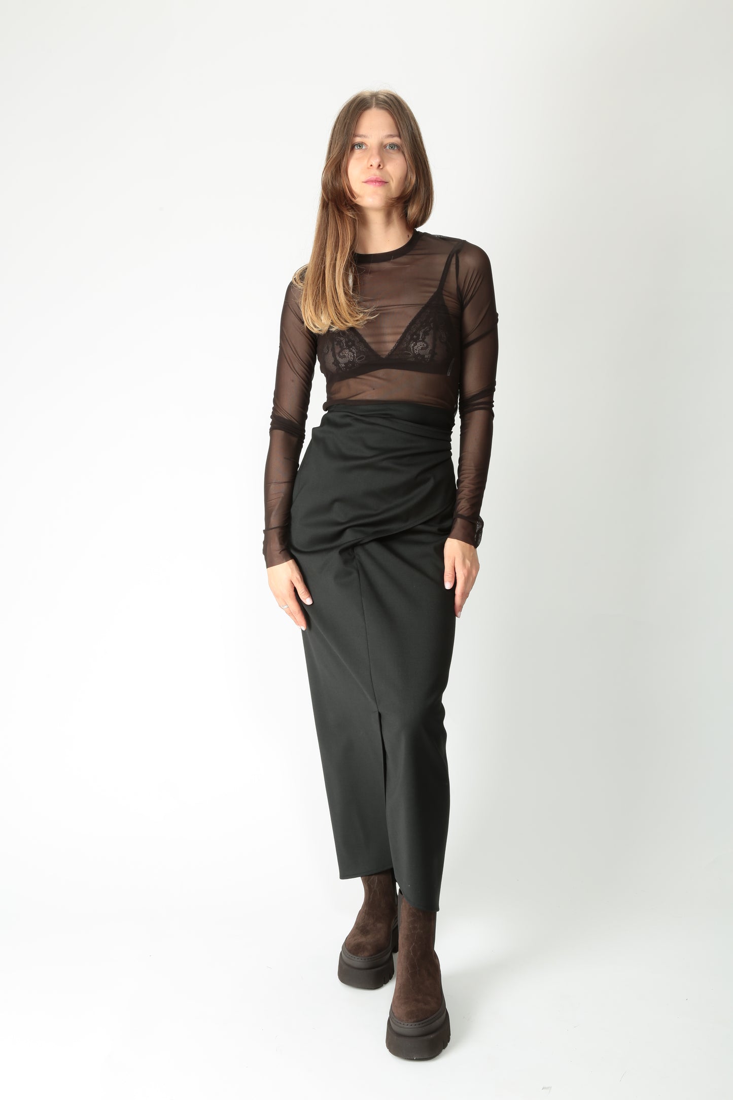 https://admin.shopify.com/store/gulieshop/products/15576519049565#:~:text=https%3A//www.gulieshop.it%20%E2%80%BA%20products%20%E2%80%BA%20tela%2Dgonna%2Da%2Dportafoglio%2Din%2Dlana%2Dtecnica%2Drolling