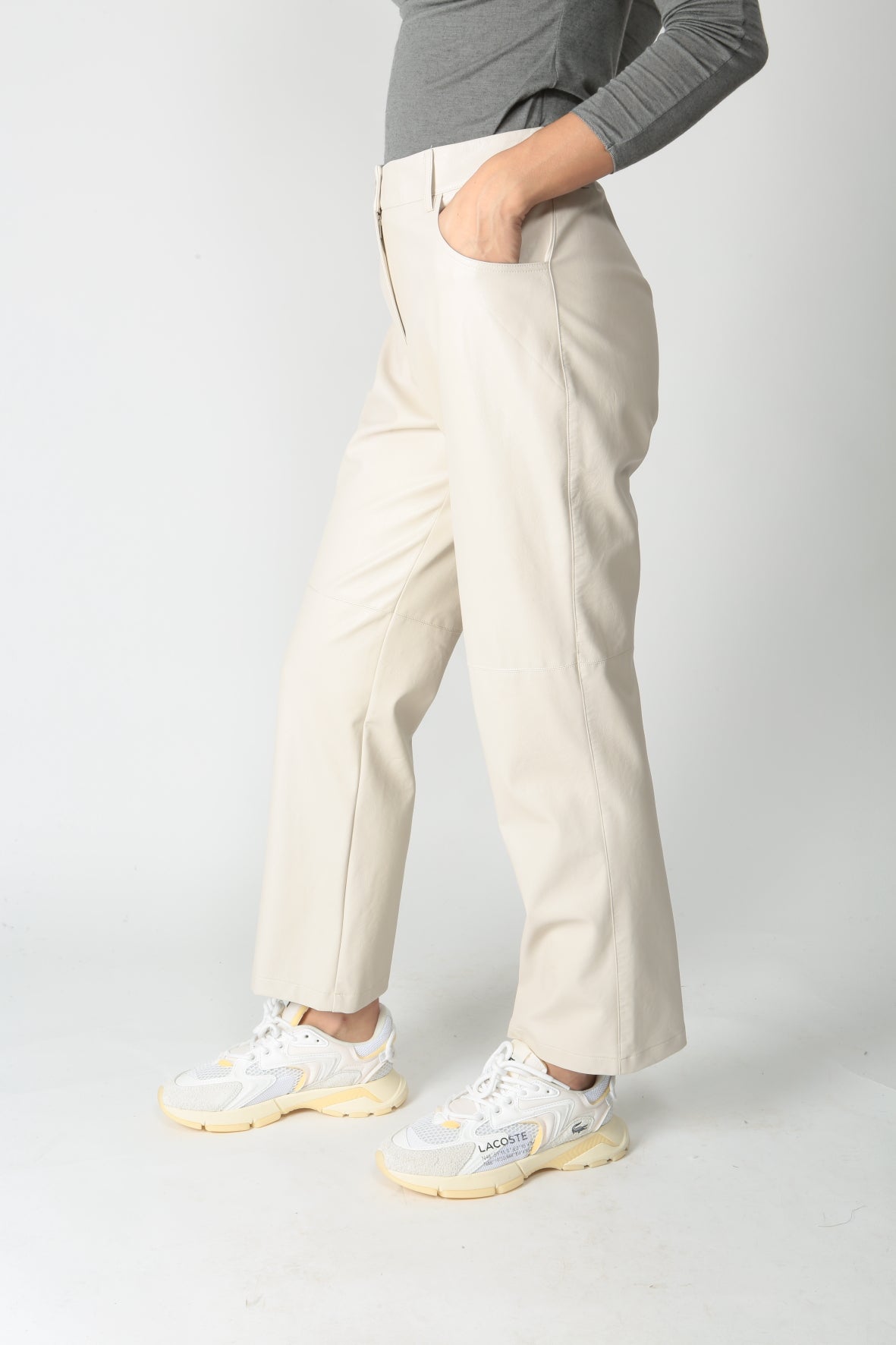 https://admin.shopify.com/store/gulieshop/products/9890694136157#:~:text=https%3A//www.gulieshop.it%20%E2%80%BA%20products%20%E2%80%BA%20purotatto%2Dpantalone%2Din%2Decopelle%2Dfw240493061