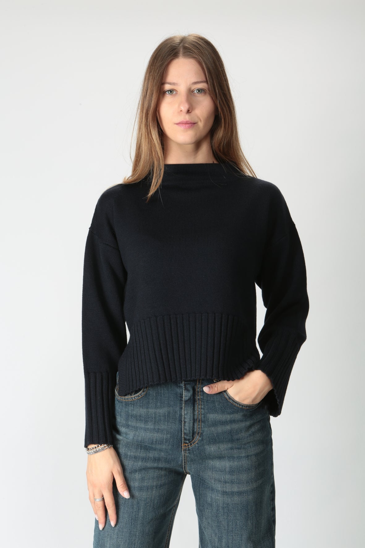 https://admin.shopify.com/store/gulieshop/products/9877533524317#:~:text=https%3A//www.gulieshop.it%20%E2%80%BA%20products%20%E2%80%BA%20alpha%2Dstudio%2Dmaglia%2Din%2Dlana%2Dmerino%2Dad%2D8373c