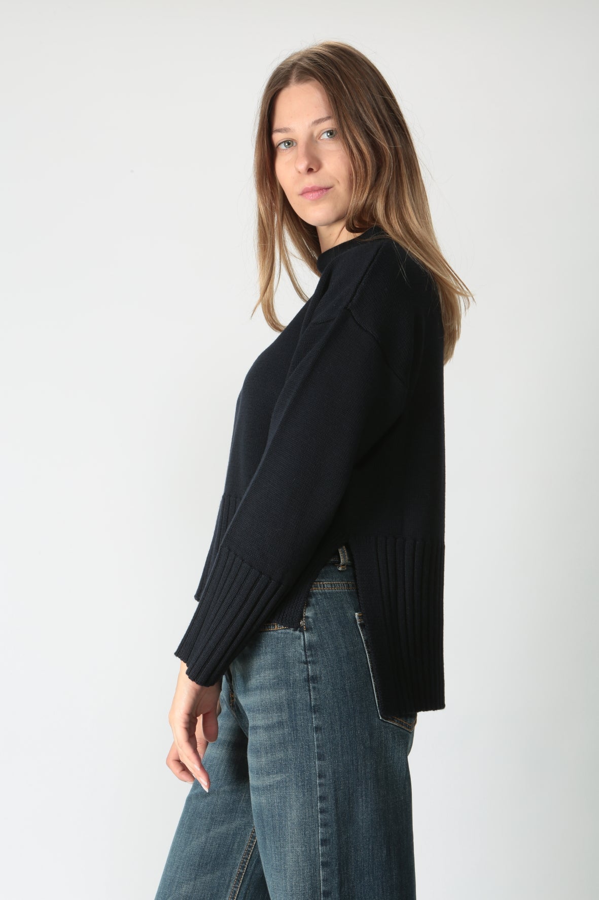 https://admin.shopify.com/store/gulieshop/products/9877533524317#:~:text=https%3A//www.gulieshop.it%20%E2%80%BA%20products%20%E2%80%BA%20alpha%2Dstudio%2Dmaglia%2Din%2Dlana%2Dmerino%2Dad%2D8373c