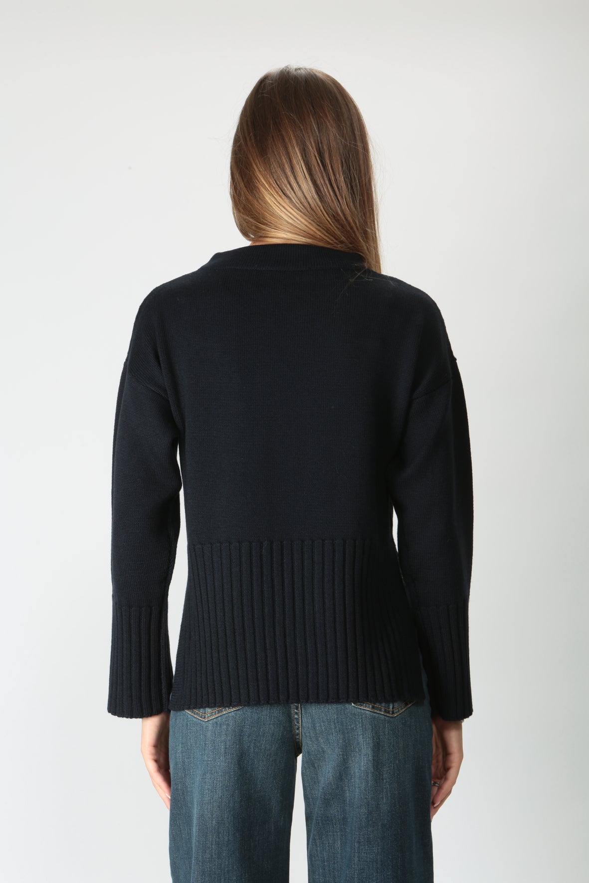 https://admin.shopify.com/store/gulieshop/products/9877533524317#:~:text=https%3A//www.gulieshop.it%20%E2%80%BA%20products%20%E2%80%BA%20alpha%2Dstudio%2Dmaglia%2Din%2Dlana%2Dmerino%2Dad%2D8373c