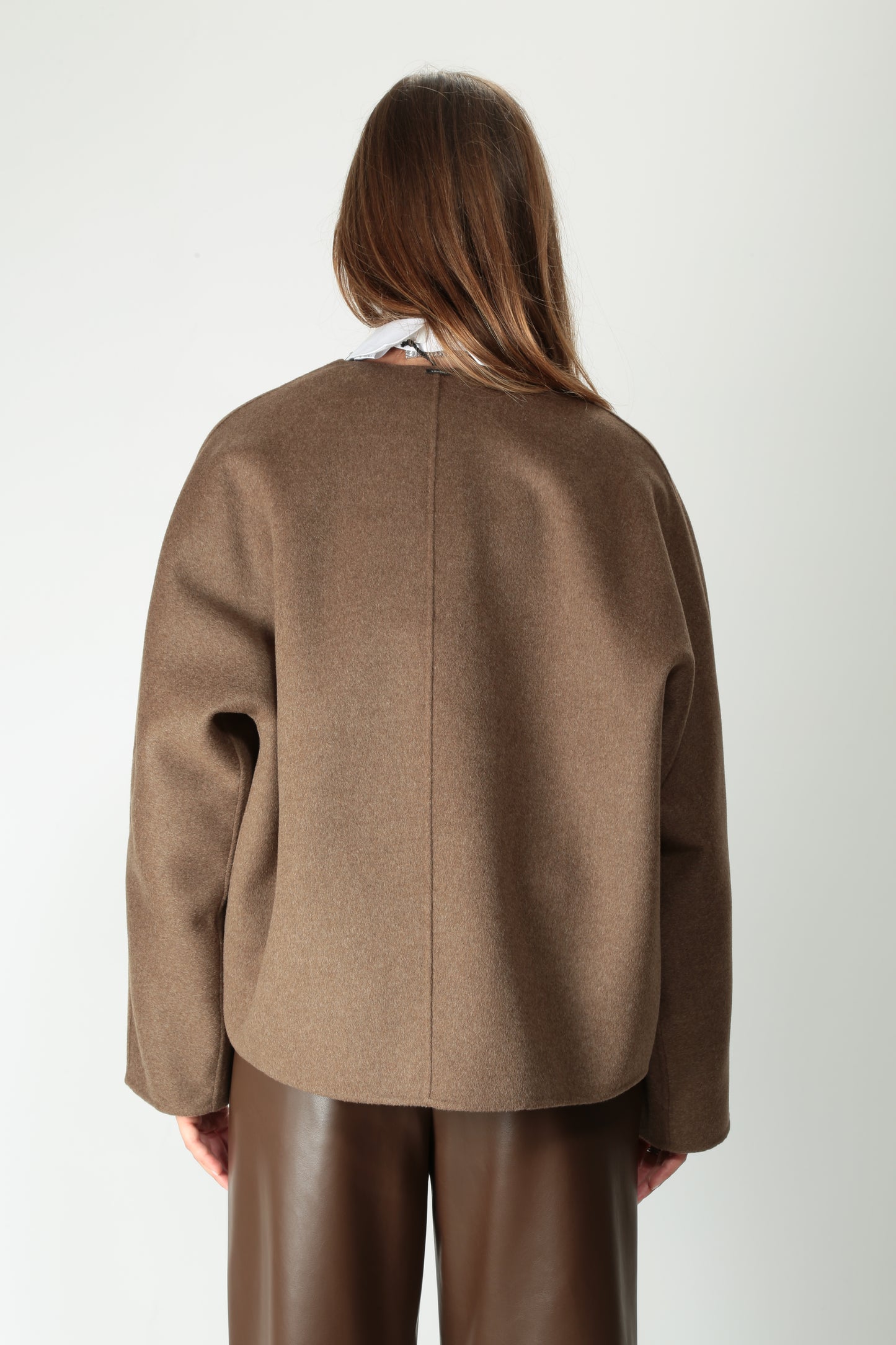 https://admin.shopify.com/store/gulieshop/products/15526146244957#:~:text=https%3A//www.gulieshop.it%20%E2%80%BA%20products%20%E2%80%BA%20s%2Dmaxmara%2Dgiacca%2Din%2Dlana%2Dcon%2Dsciarpa%2Dkate