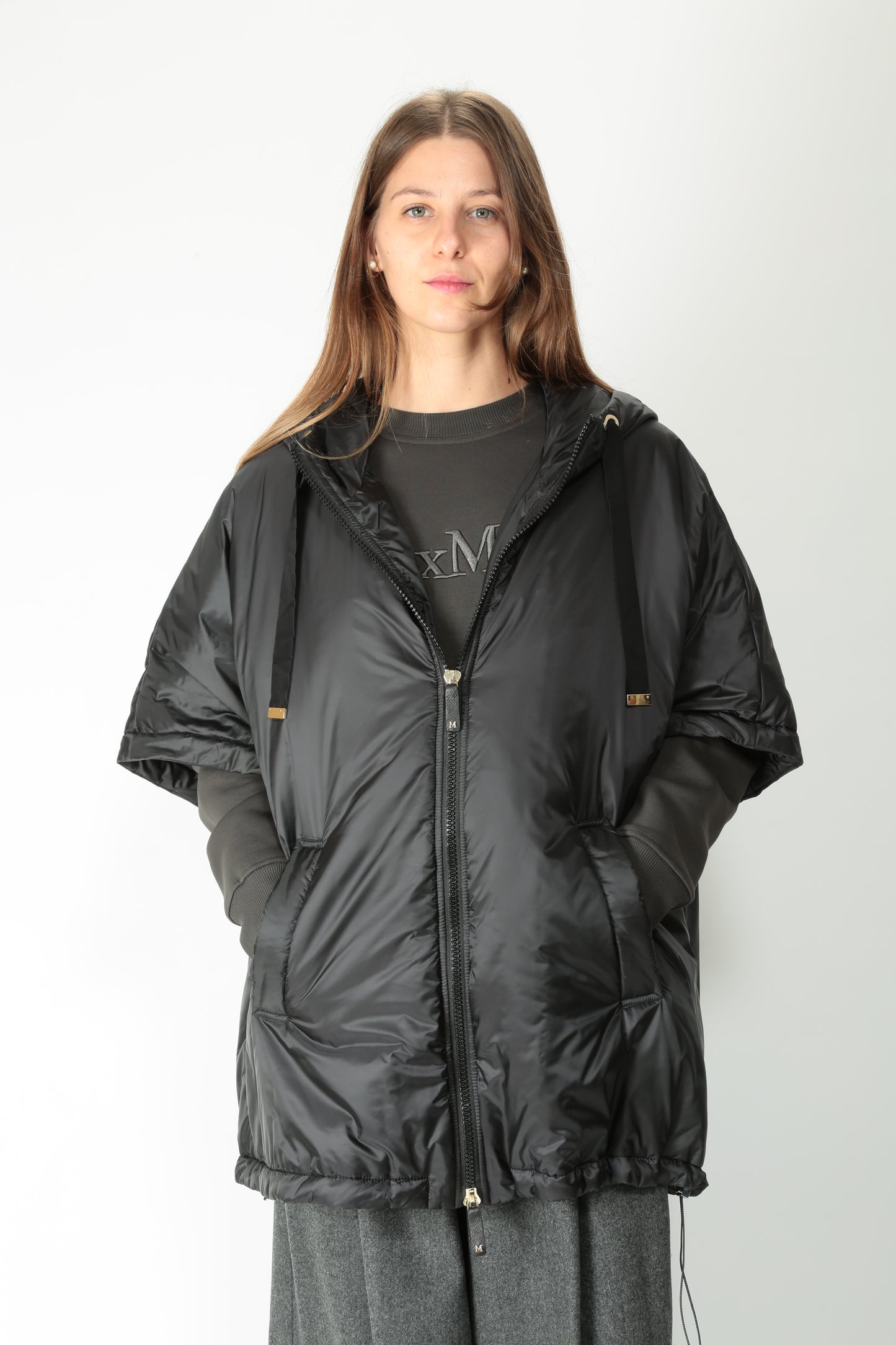 https://admin.shopify.com/store/gulieshop/products/15577928368477#:~:text=https%3A//www.gulieshop.it%20%E2%80%BA%20products%20%E2%80%BA%20maxmara%2Dthe%2Dcube%2Dmantella%2Dimpermeabile%2Dgreenci