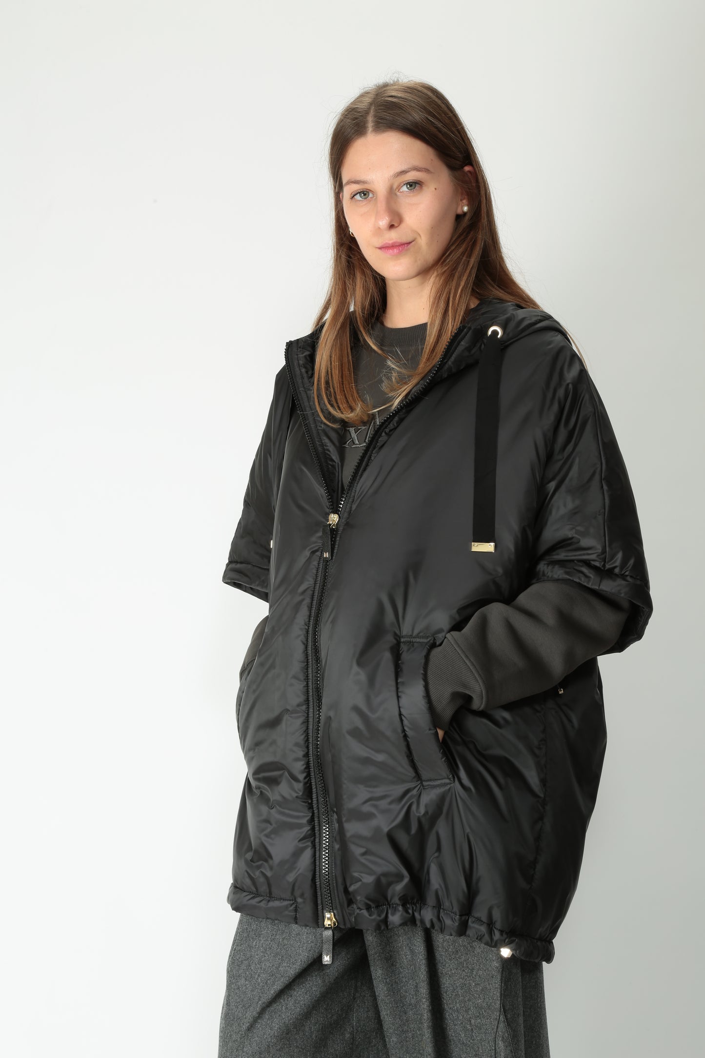 https://admin.shopify.com/store/gulieshop/products/15577928368477#:~:text=https%3A//www.gulieshop.it%20%E2%80%BA%20products%20%E2%80%BA%20maxmara%2Dthe%2Dcube%2Dmantella%2Dimpermeabile%2Dgreenci