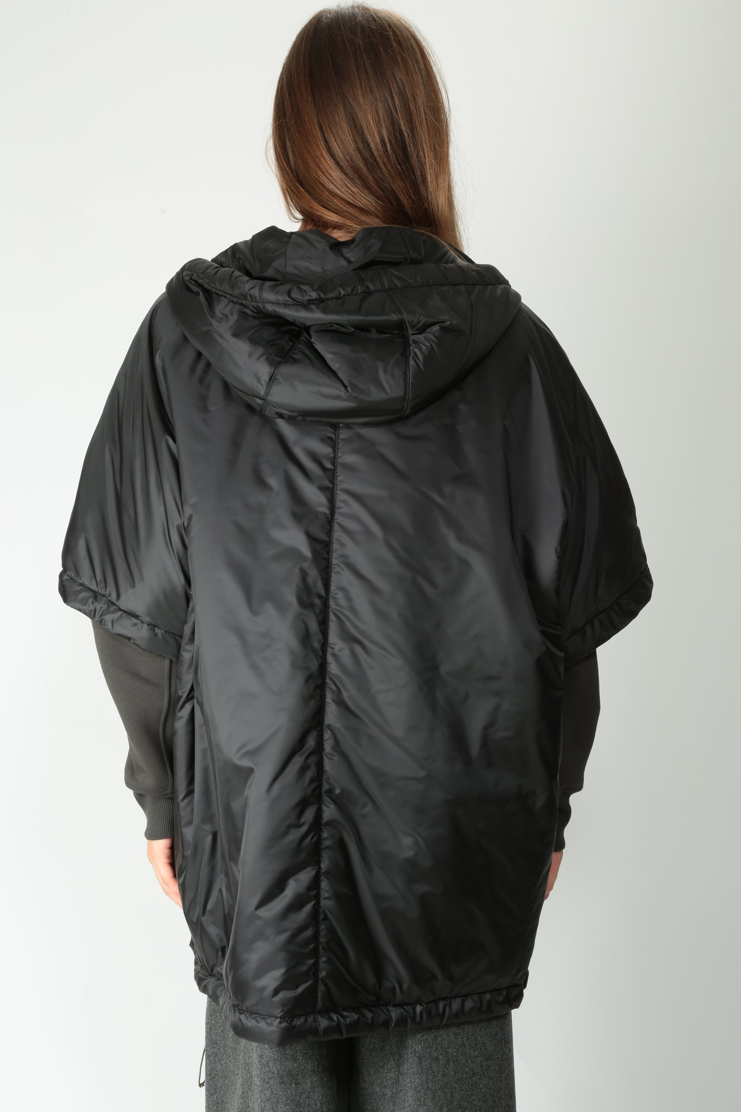 https://admin.shopify.com/store/gulieshop/products/15577928368477#:~:text=https%3A//www.gulieshop.it%20%E2%80%BA%20products%20%E2%80%BA%20maxmara%2Dthe%2Dcube%2Dmantella%2Dimpermeabile%2Dgreenci