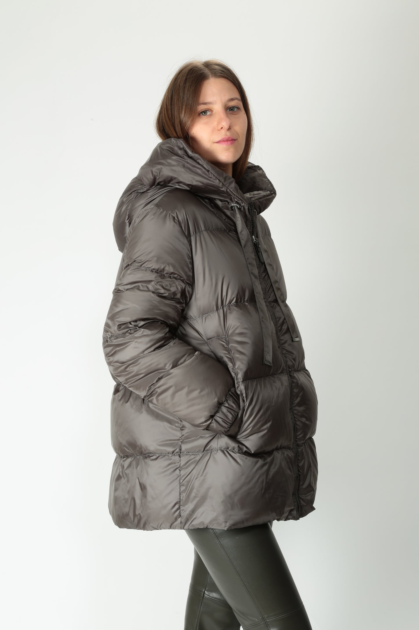 https://admin.shopify.com/store/gulieshop/products/15577928401245#:~:text=https%3A//www.gulieshop.it%20%E2%80%BA%20products%20%E2%80%BA%20maxmara%2Dthe%2Dcube%2Dpiumino%2Dcorto%2Dvera%2Dpiuma%2Dseia