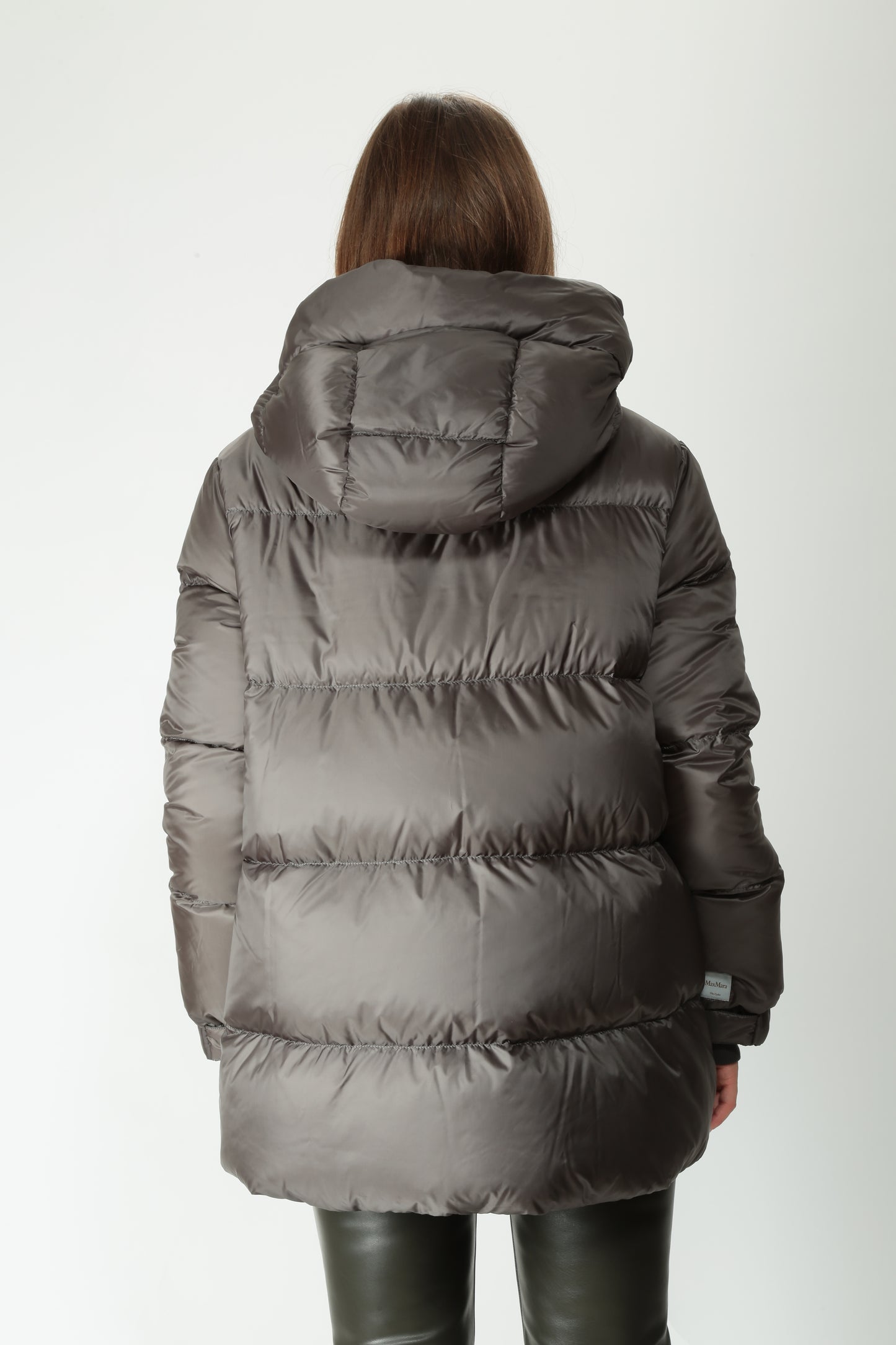 https://admin.shopify.com/store/gulieshop/products/15577928401245#:~:text=https%3A//www.gulieshop.it%20%E2%80%BA%20products%20%E2%80%BA%20maxmara%2Dthe%2Dcube%2Dpiumino%2Dcorto%2Dvera%2Dpiuma%2Dseia