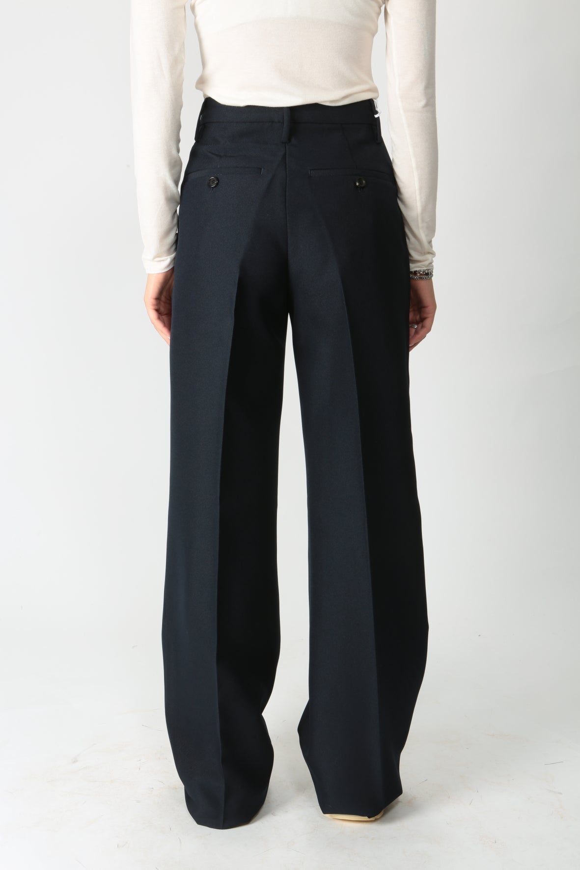 https://admin.shopify.com/store/gulieshop/products/9828219945309#:~:text=https%3A//www.gulieshop.it%20%E2%80%BA%20prodotti%20%E2%80%BA%20department%2D5%2Dpantalone%2Dampio%2Dmisa%2Ddp03749m2tf0165000%2D816
