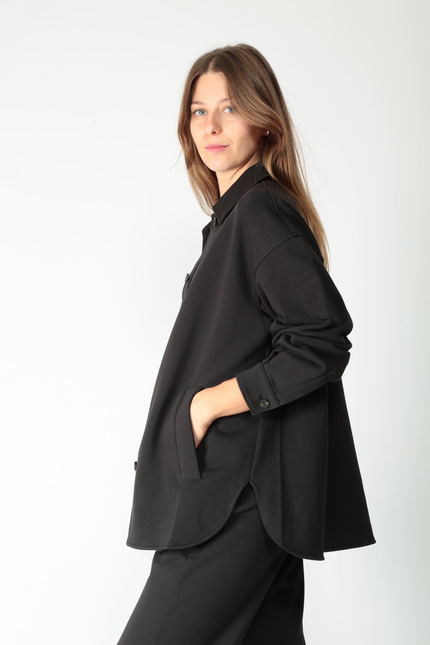 https://admin.shopify.com/store/gulieshop/products/15577936134493#:~:text=https%3A//www.gulieshop.it%20%E2%80%BA%20products%20%E2%80%BA%20maxmara%2Dmm%2Dovershirt%2Din%2Dfelpa%2Dcomma%2D1